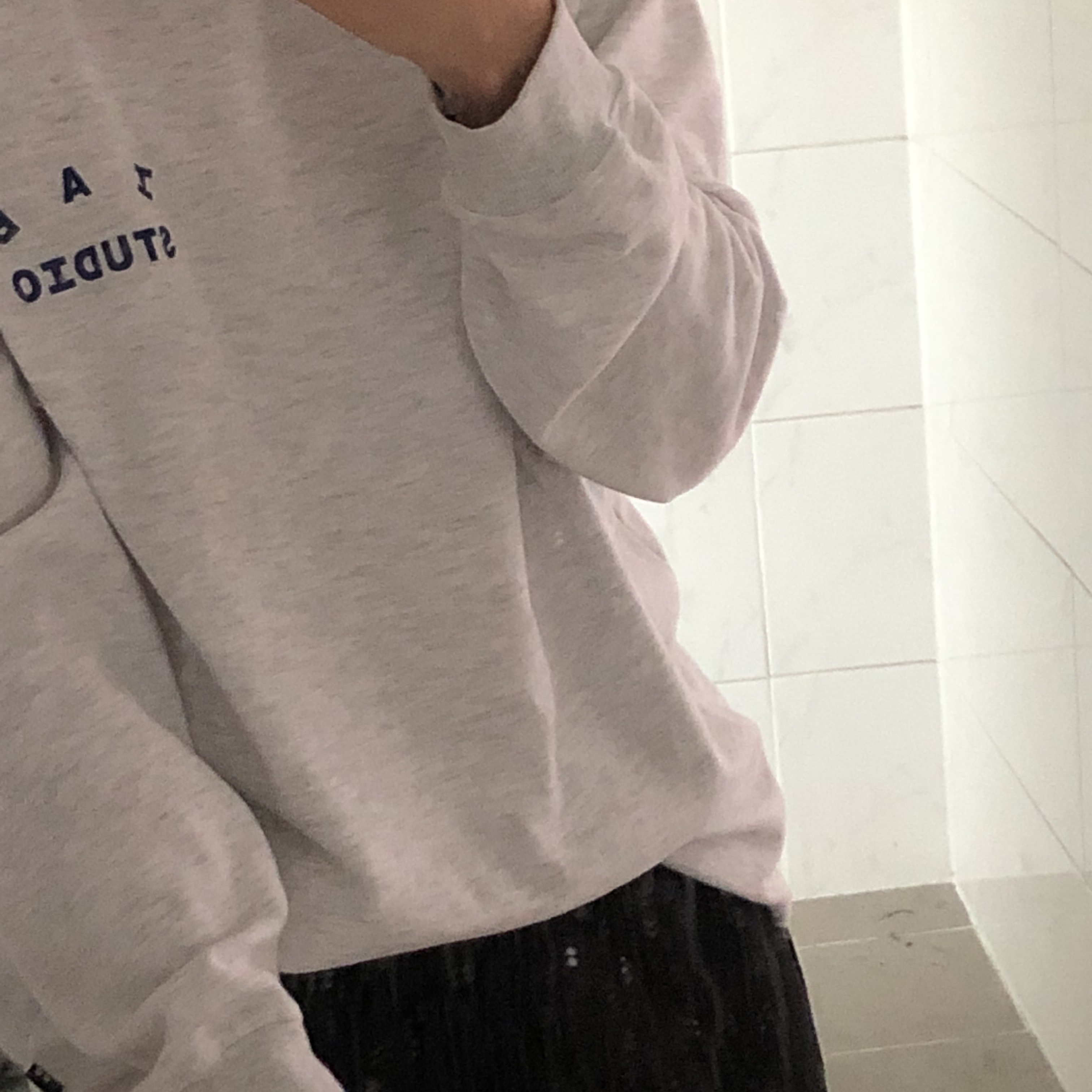 IAB Studio Long Sleeve Light Gray 착용 스타일