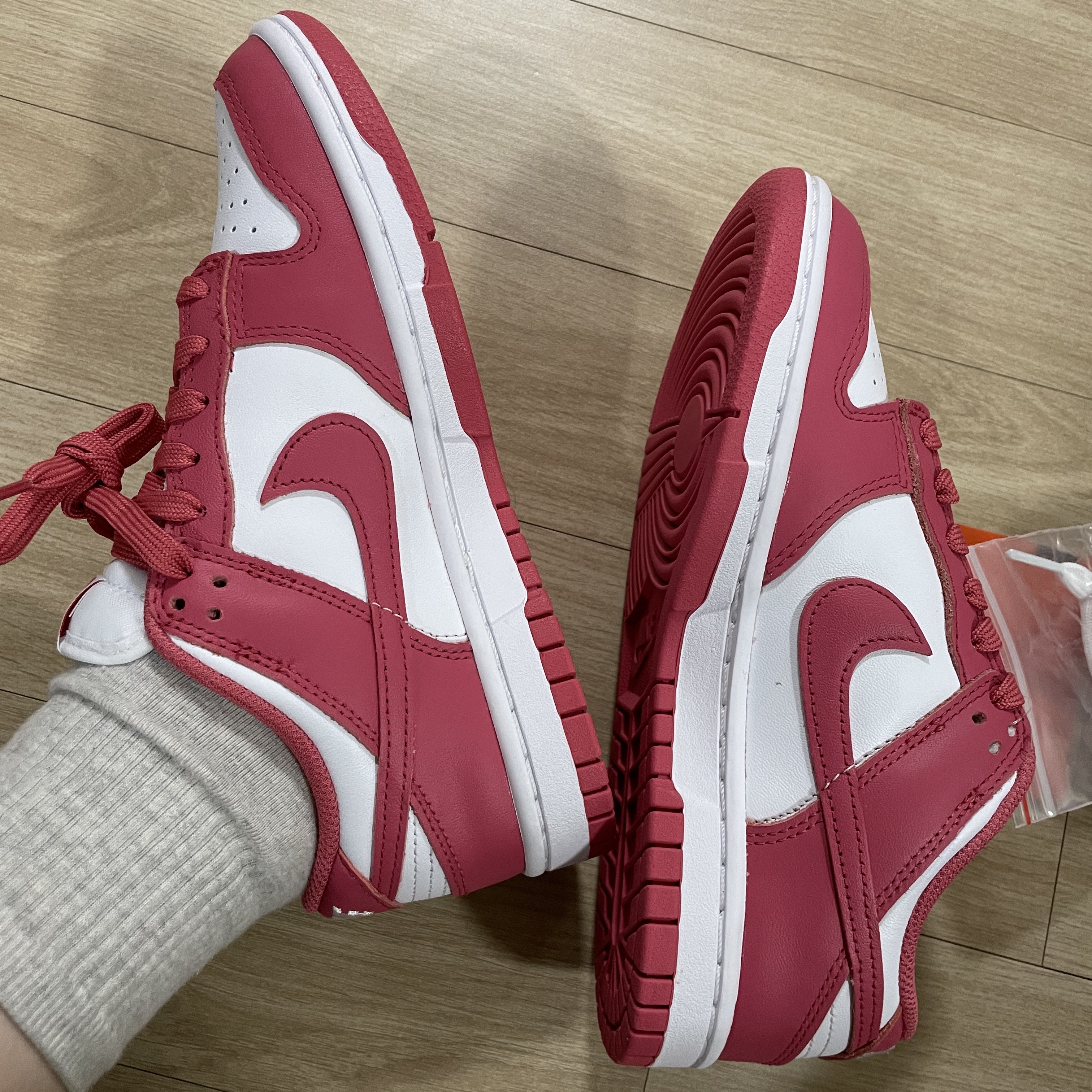 (W) Nike Dunk Low Archeo Pink 착용 스타일 - 2