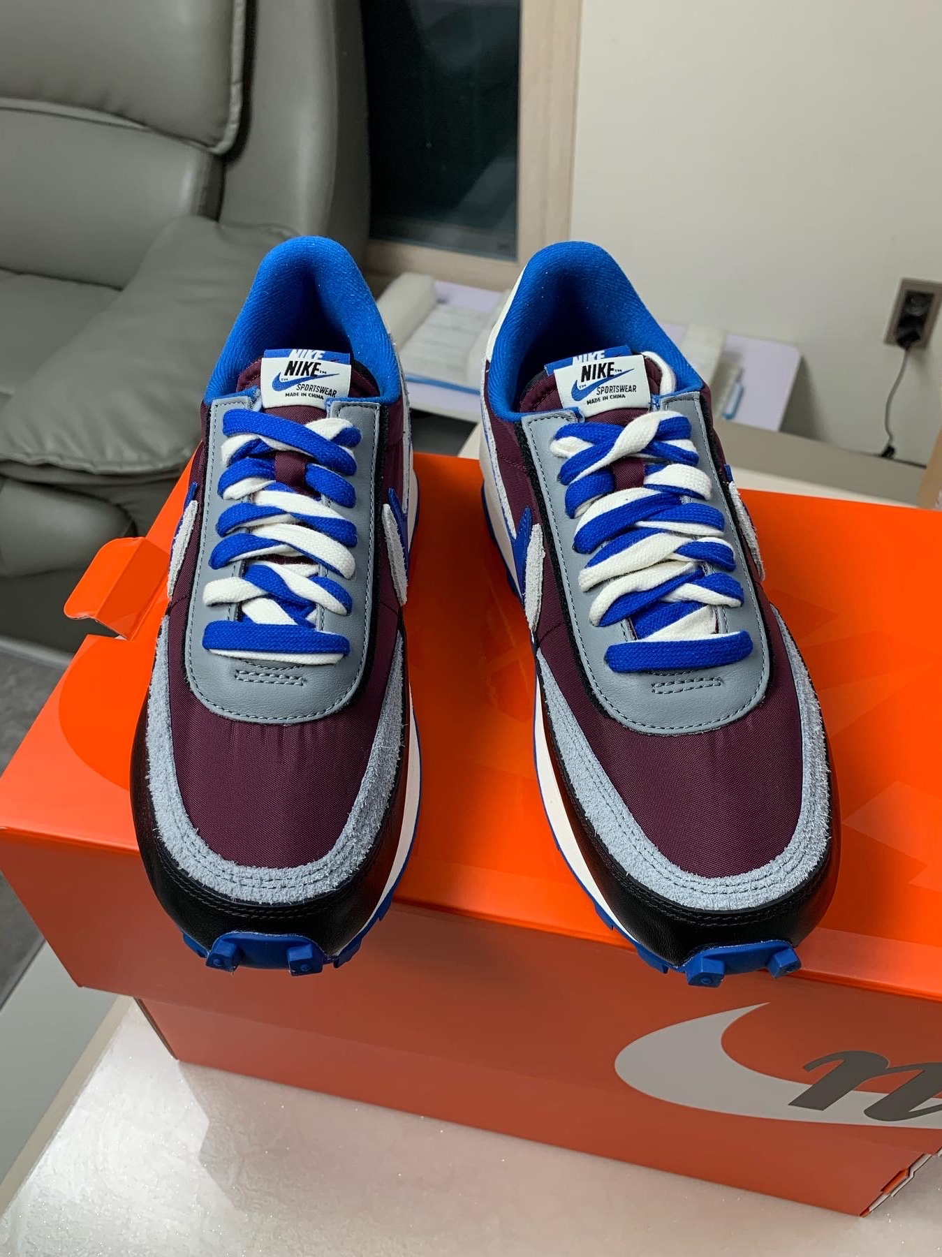 Nike x Sacai x Undercover LDWaffle Night Maroon Team Royal 착용 스타일 - 5