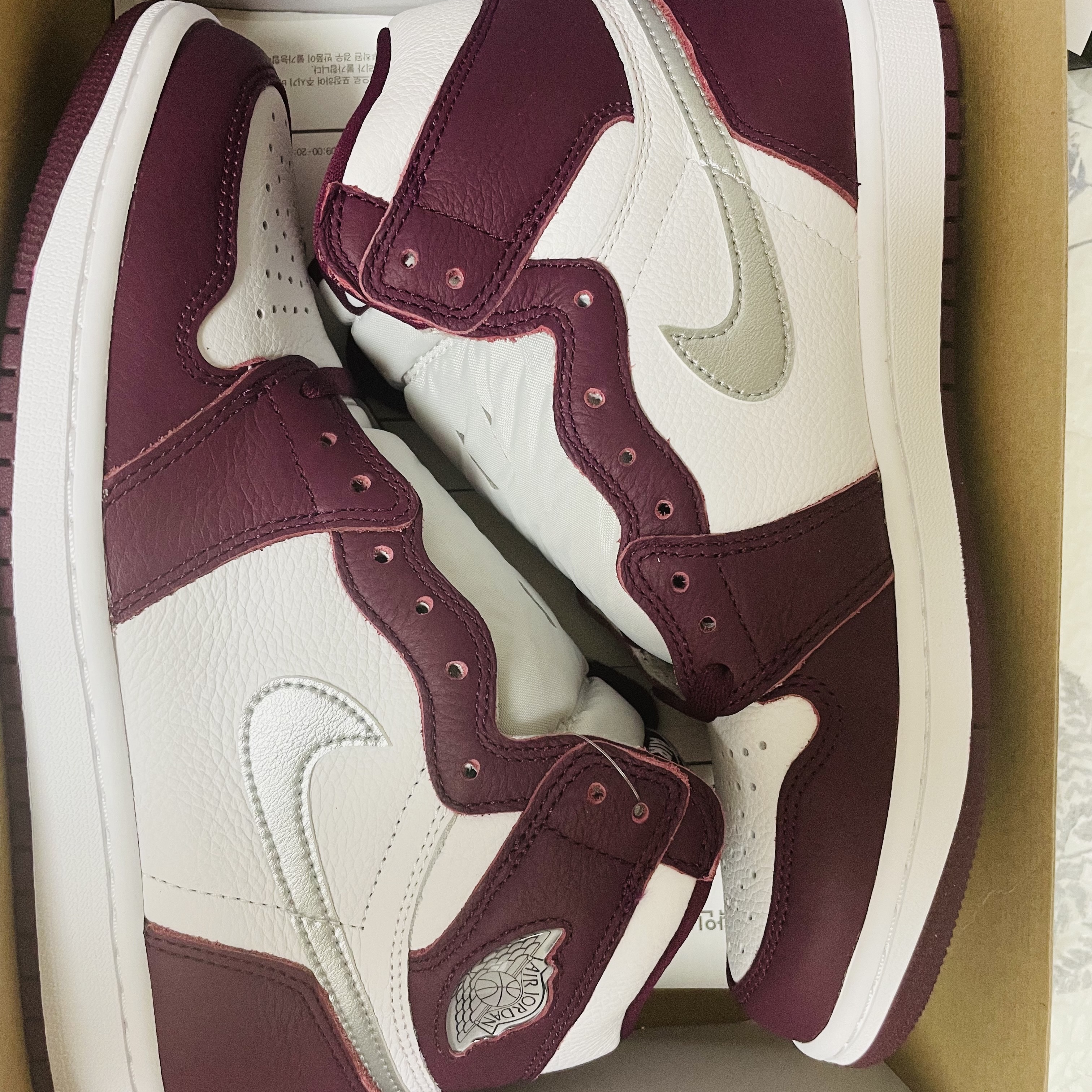 Jordan 1 Retro High OG Bordeaux 착용 스타일 - 2