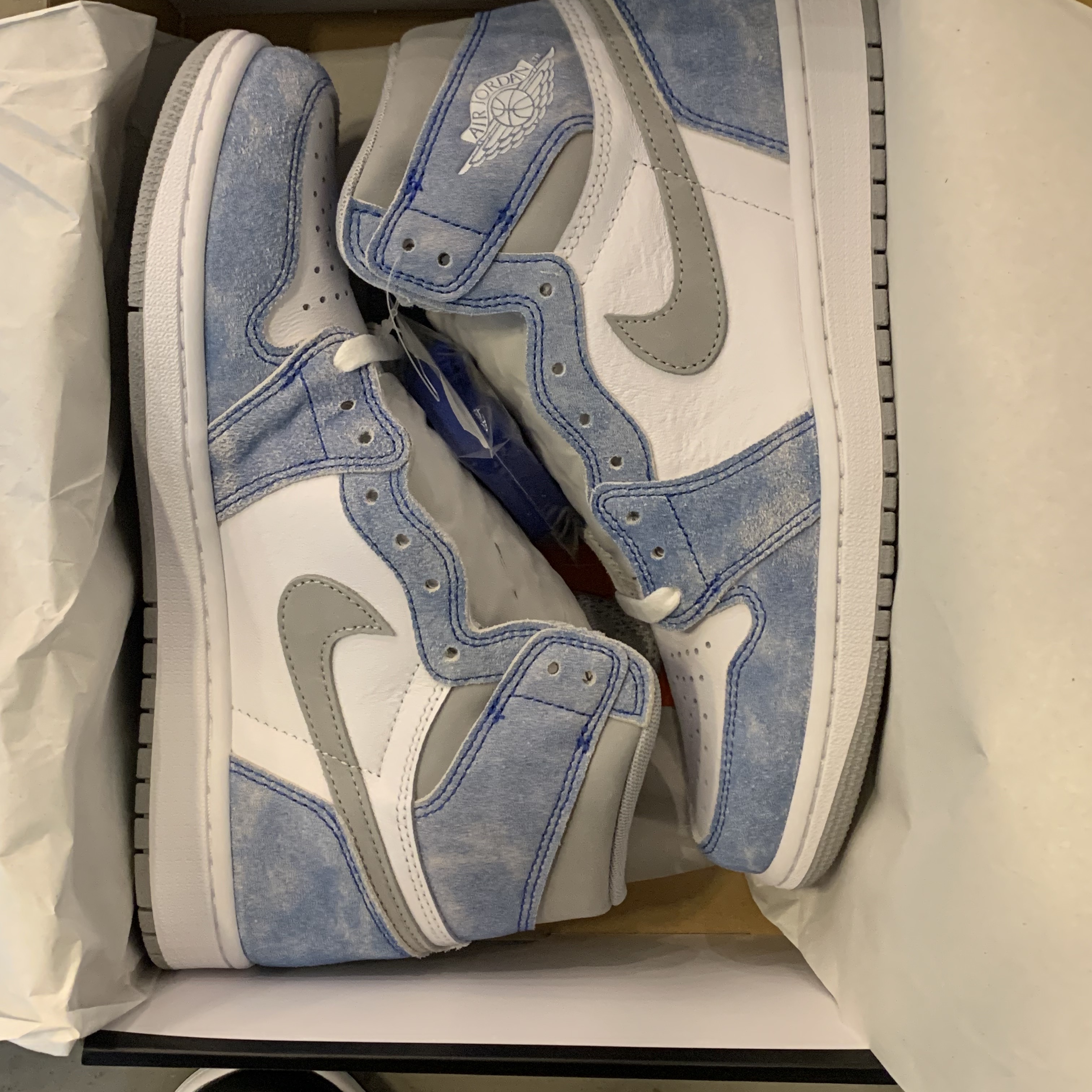 Jordan 1 Retro High OG Hyper Royal 착용 스타일