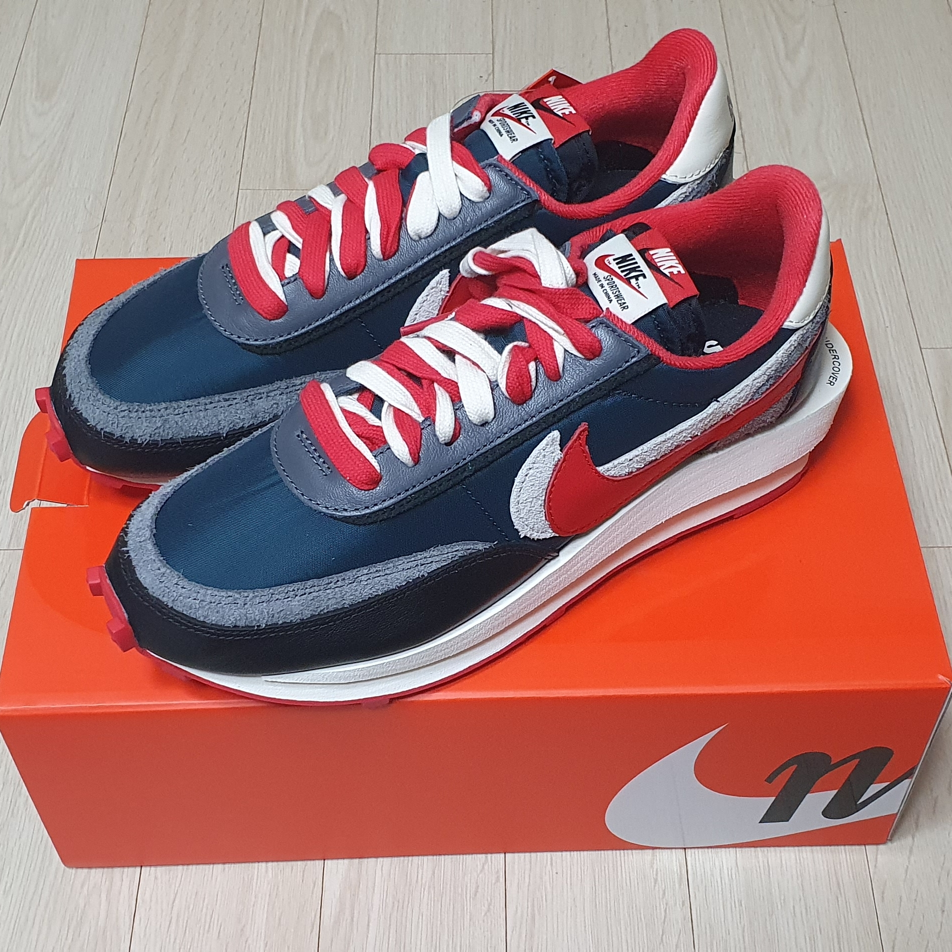Nike x Sacai x Undercover LDWaffle Midnight Spruce University Red 착용 스타일