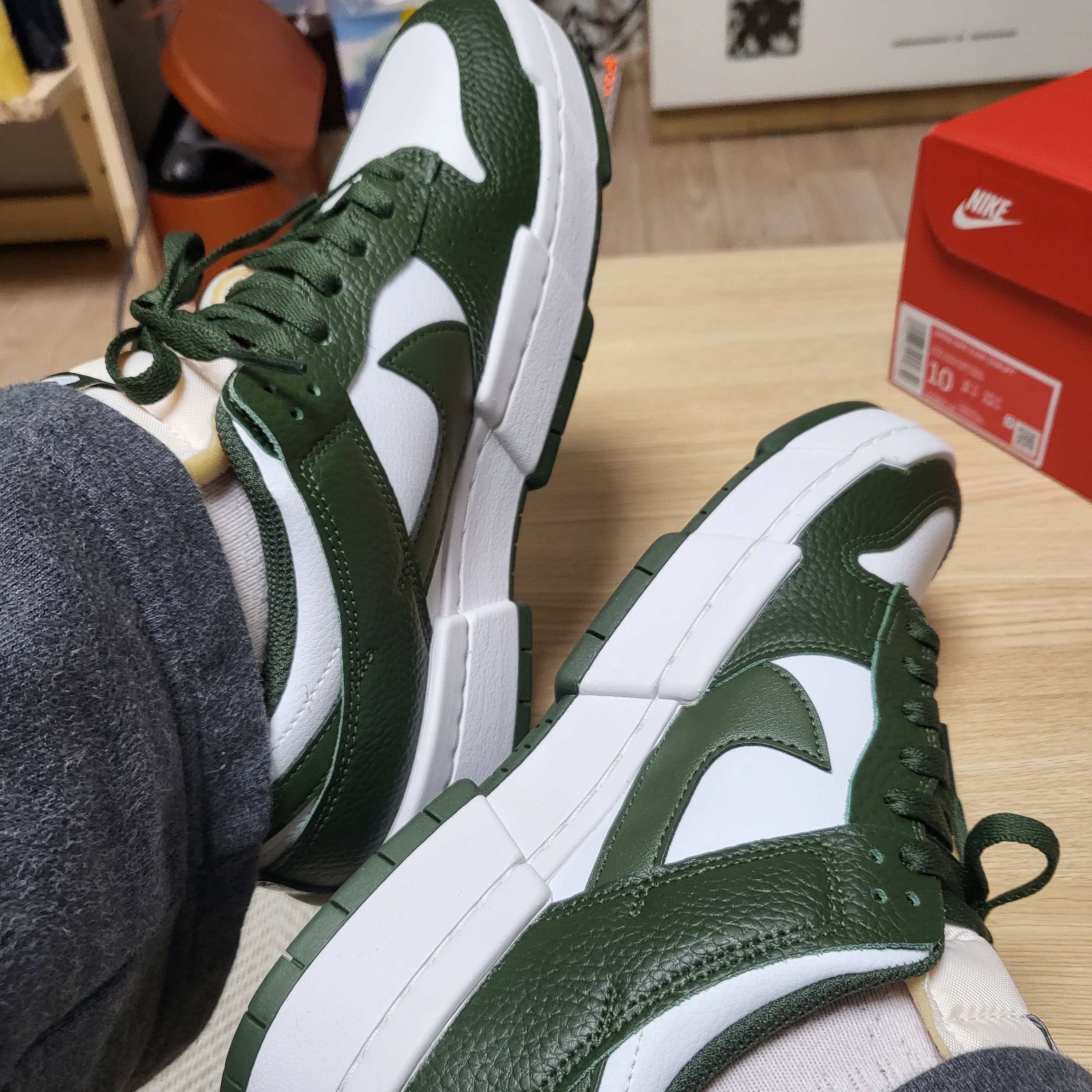 (W) Nike Dunk Low Disrupt Carbon Green 착용 스타일 - 1