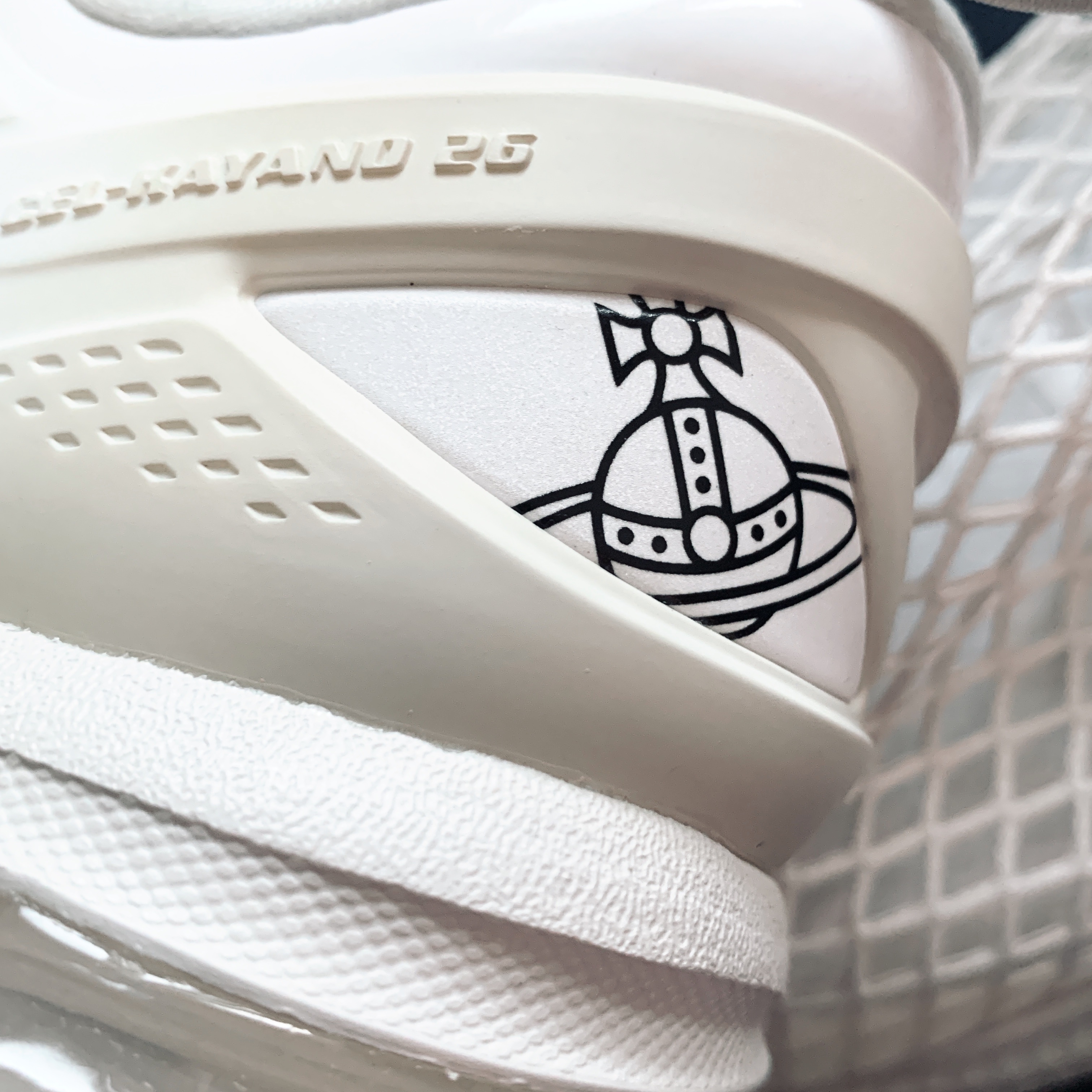 Asics x Vivienne Westwood Gel-Kayano 26 Birch White 착용 스타일 - 3