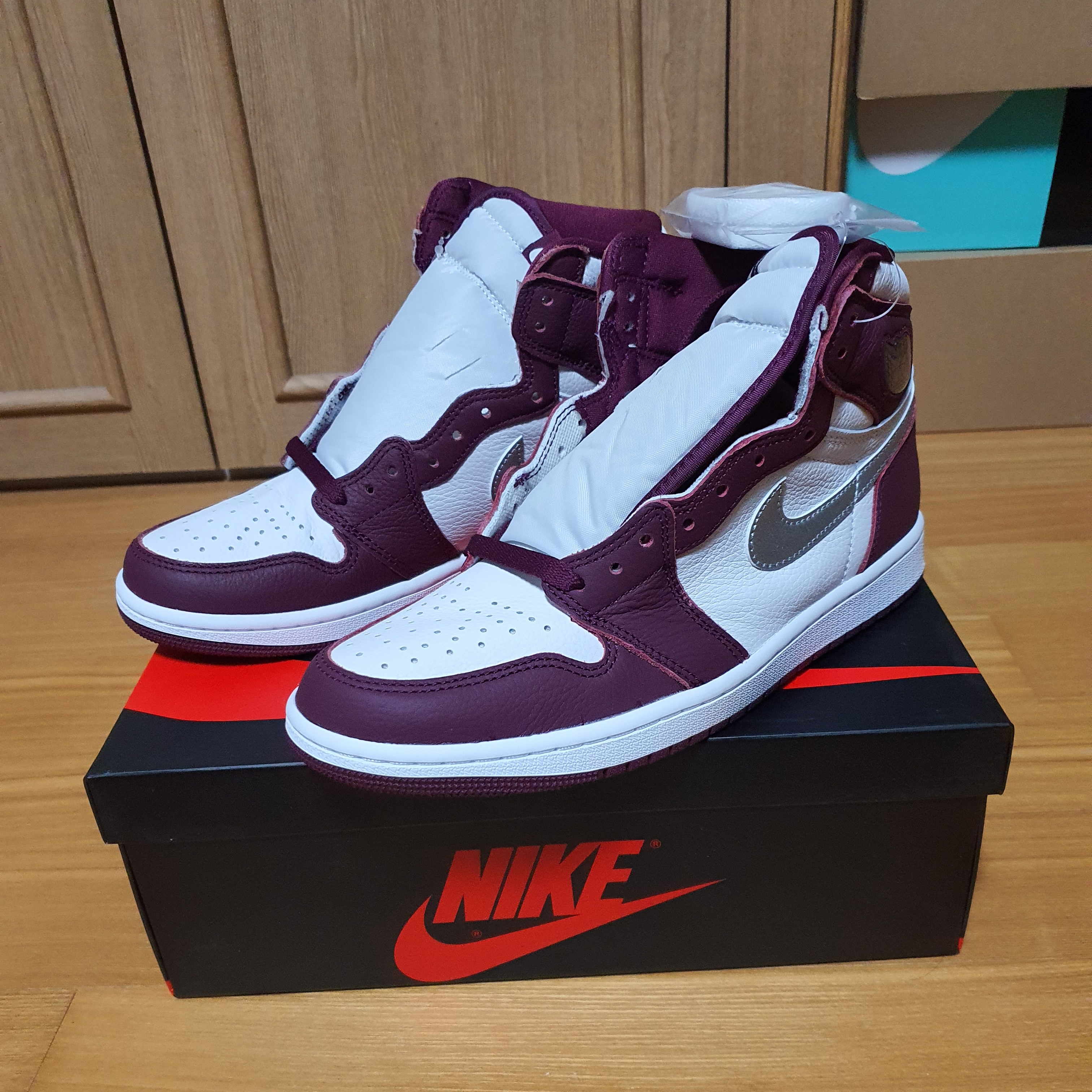 Jordan 1 Retro High OG Bordeaux 착용 스타일 - 1
