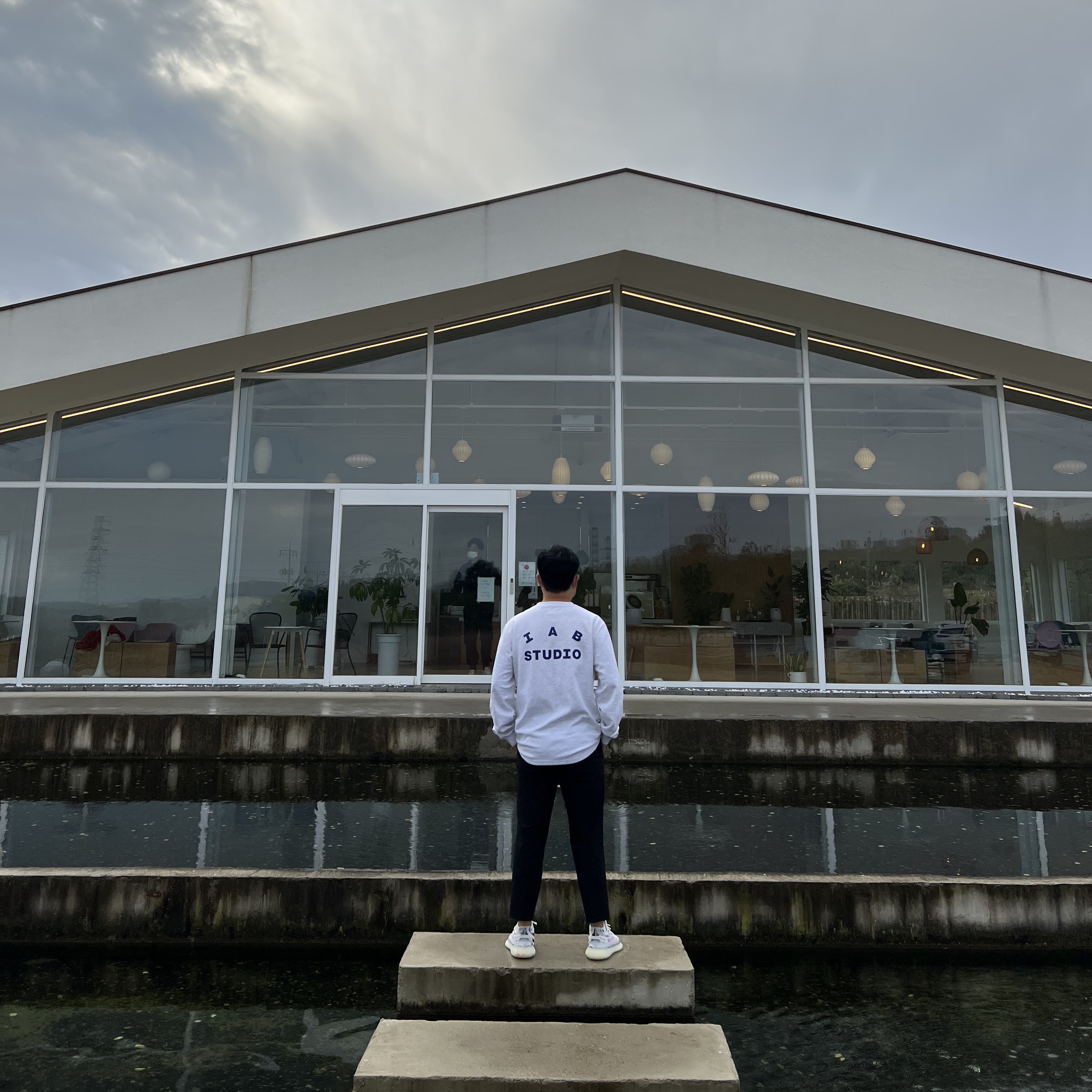 IAB Studio Long Sleeve Light Gray, Adidas Yeezy Boost 350 V2 Zebra 2017/2019/2020 착용 스타일