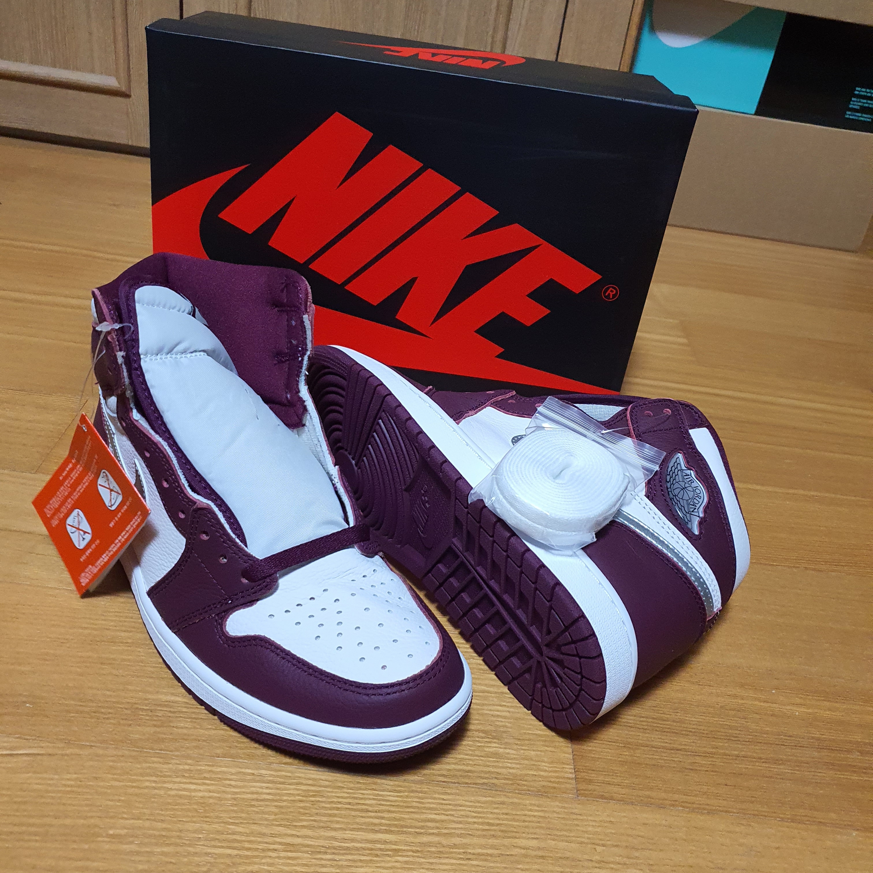 Jordan 1 Retro High OG Bordeaux 착용 스타일 - 5