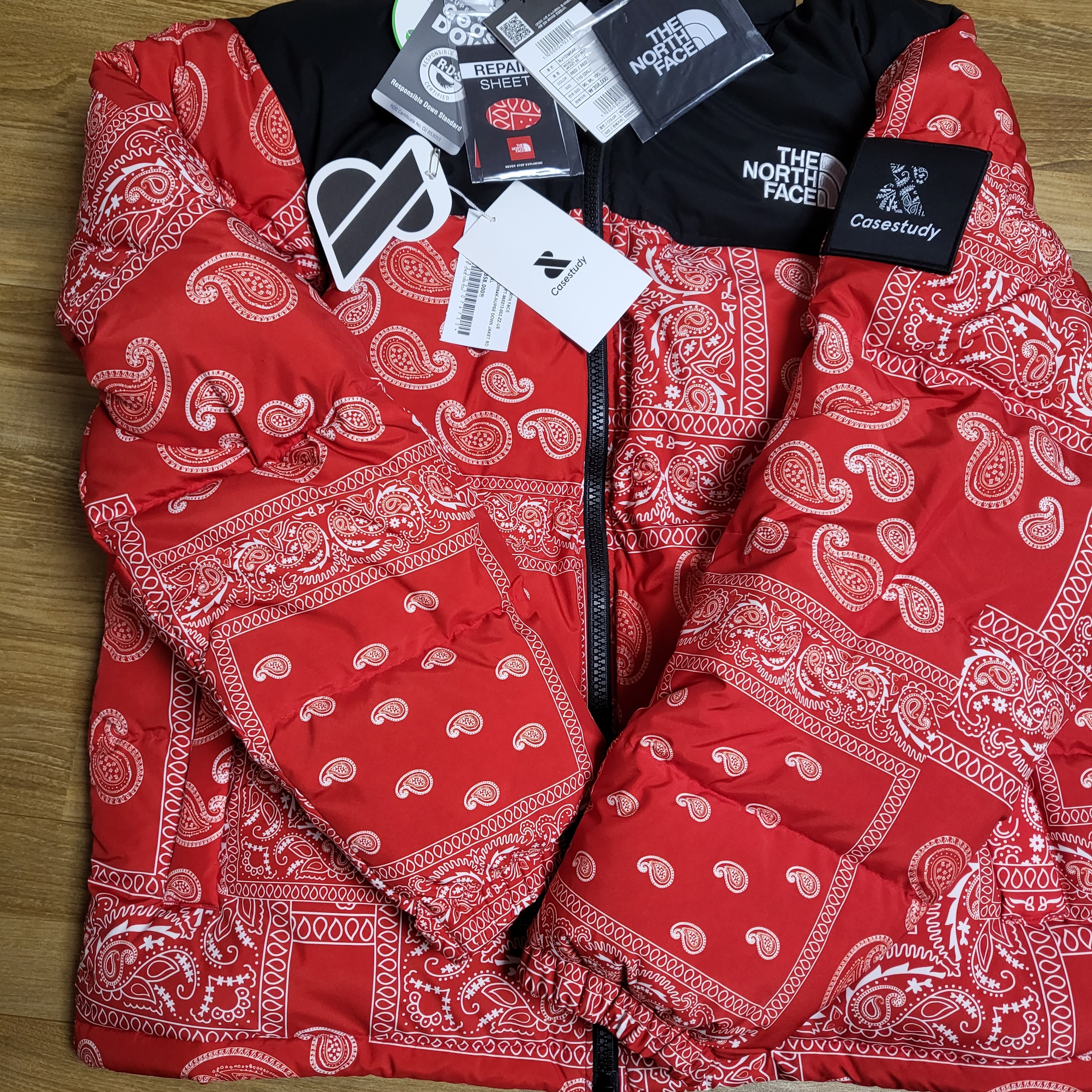 The North Face Nuptse Down Jacket Red 착용 스타일 - 2