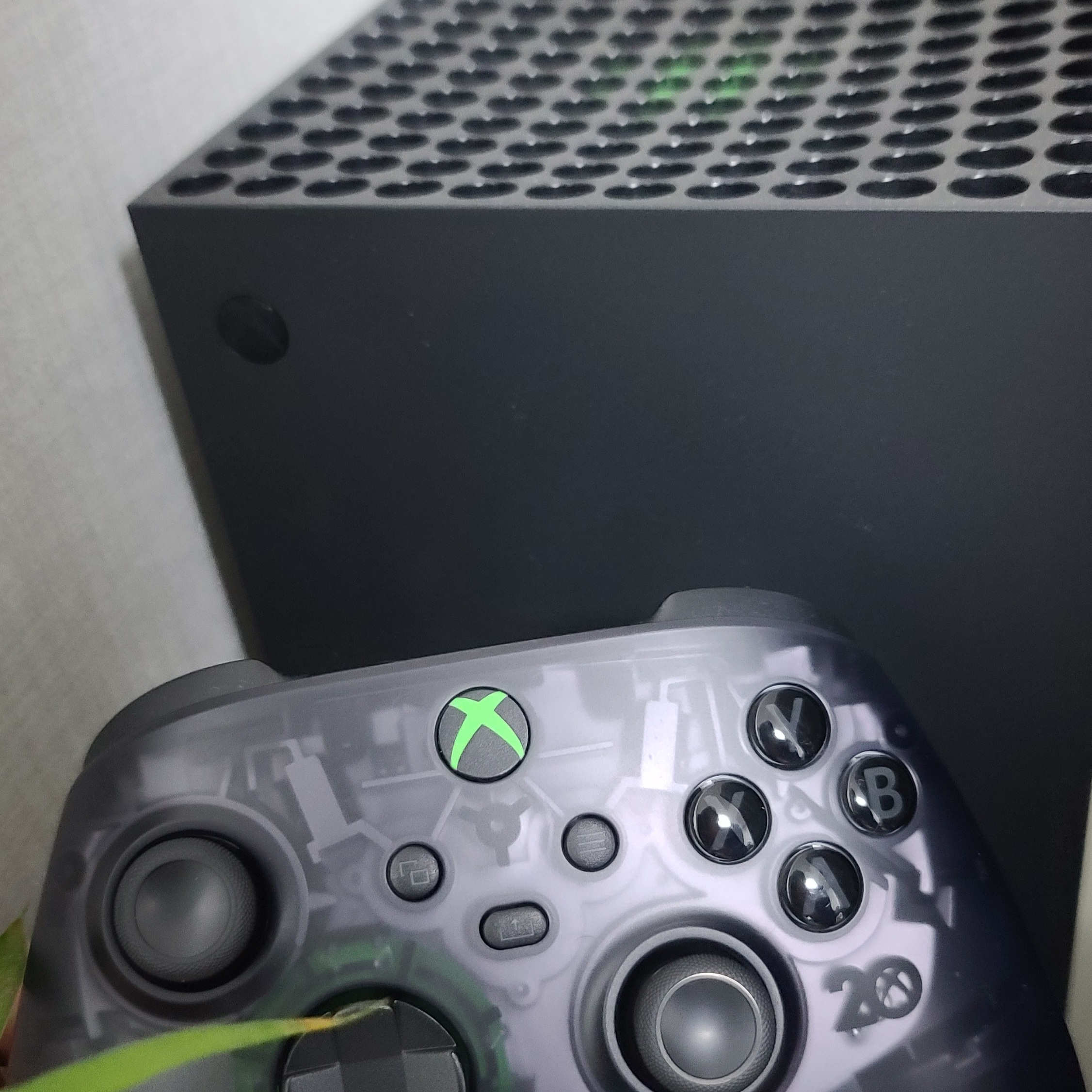 Xbox Series X (220V), Xbox Wireless Controller 20th Anniversary Special Edition (Korean Ver.) 착용 스타일 - 1