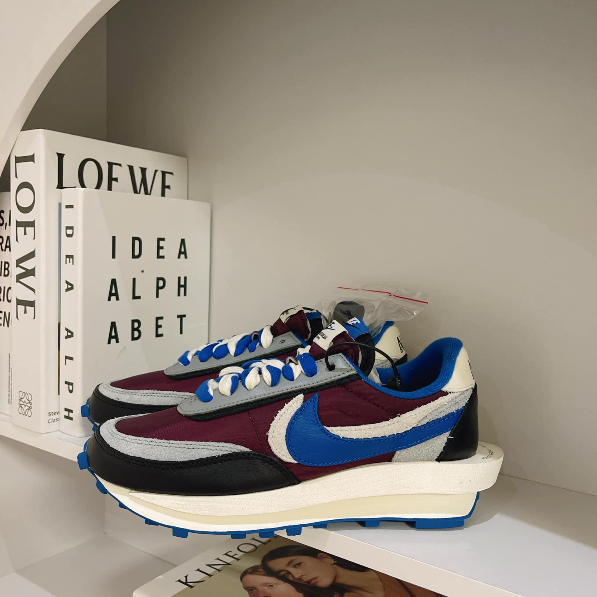 Nike x Sacai x Undercover LDWaffle Night Maroon Team Royal 착용 스타일 - 5