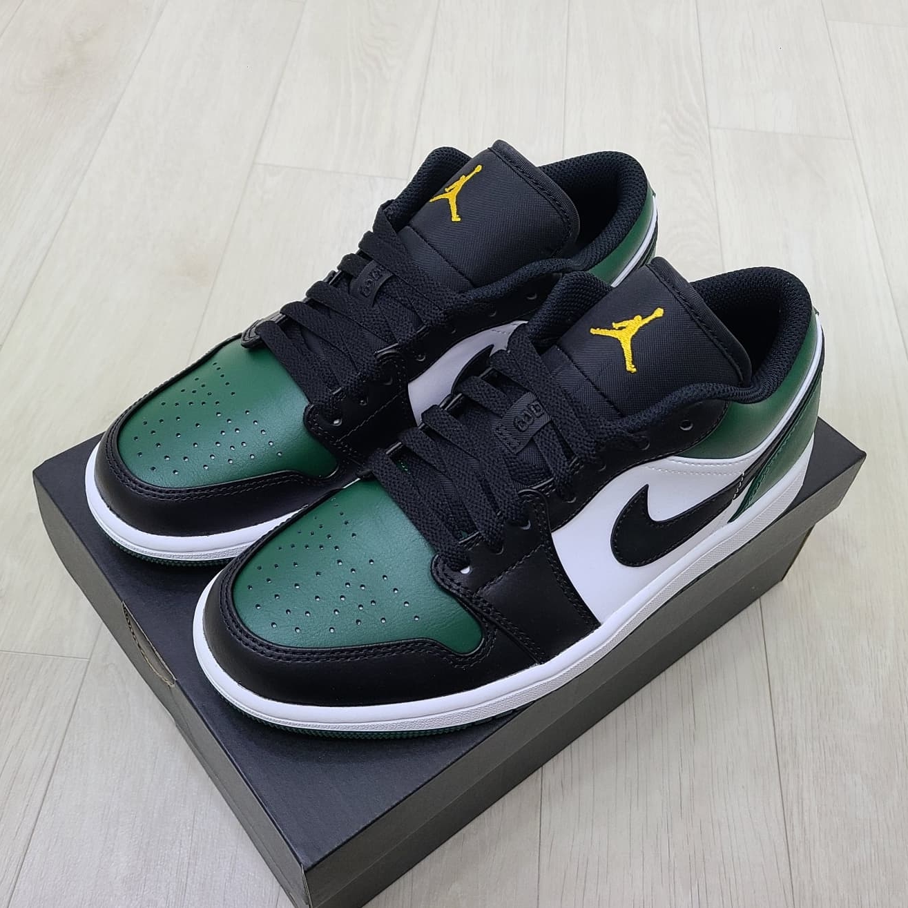 Jordan 1 Low Green Toe 착용 스타일 - 2