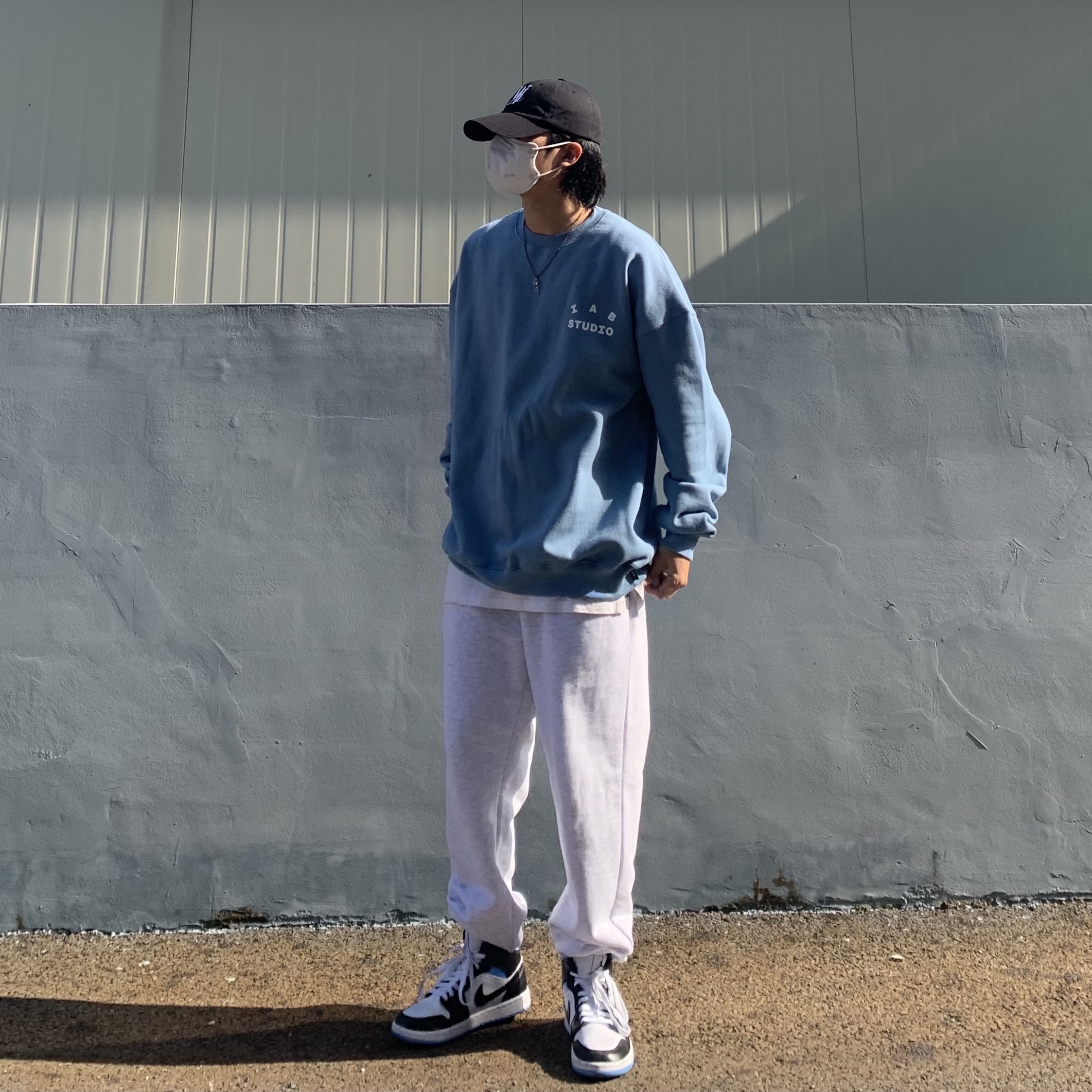IAB Studio Crewneck Sky Blue, (W) Jordan 1 Mid White Black University Blue 착용 스타일