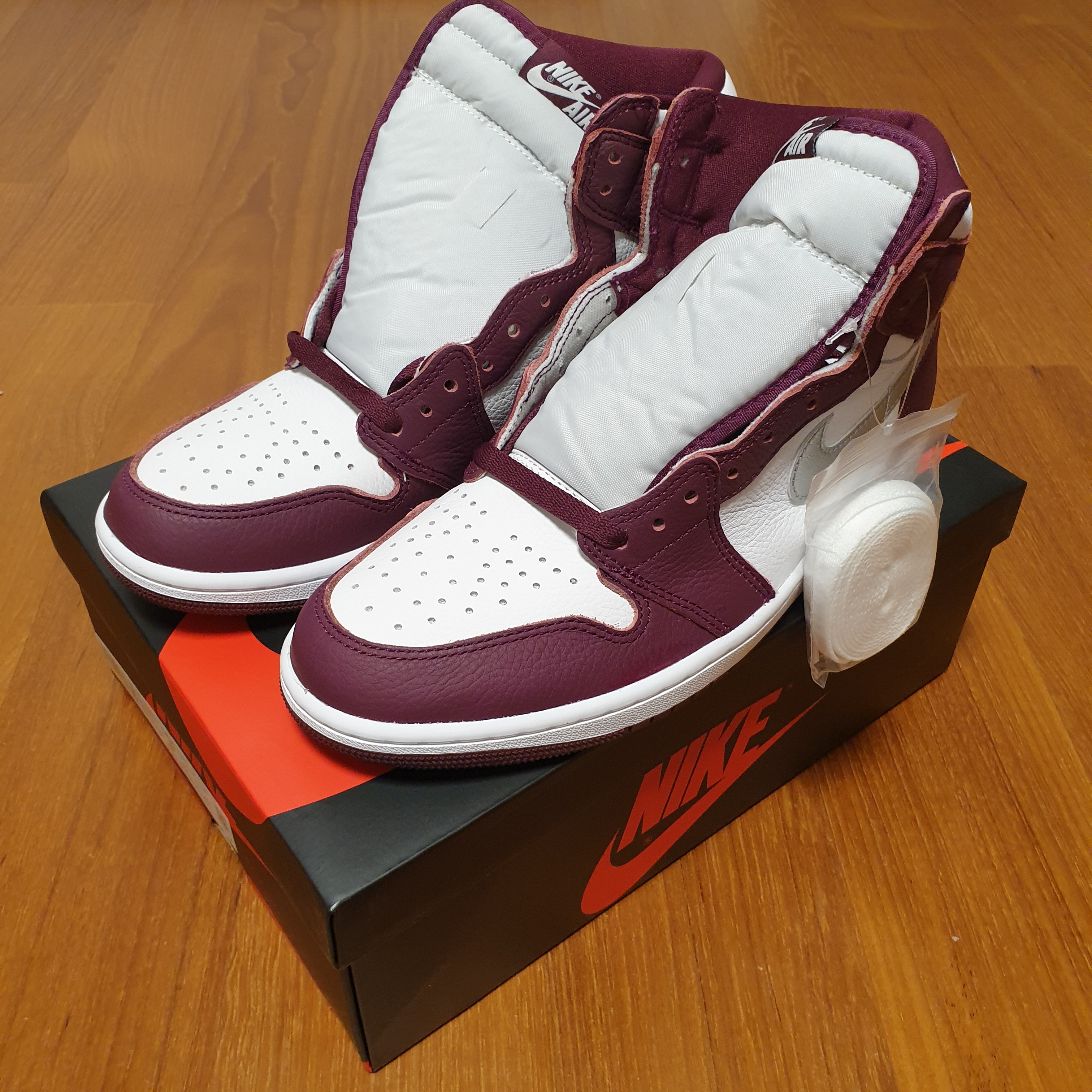 Jordan 1 Retro High OG Bordeaux 착용 스타일 - 3