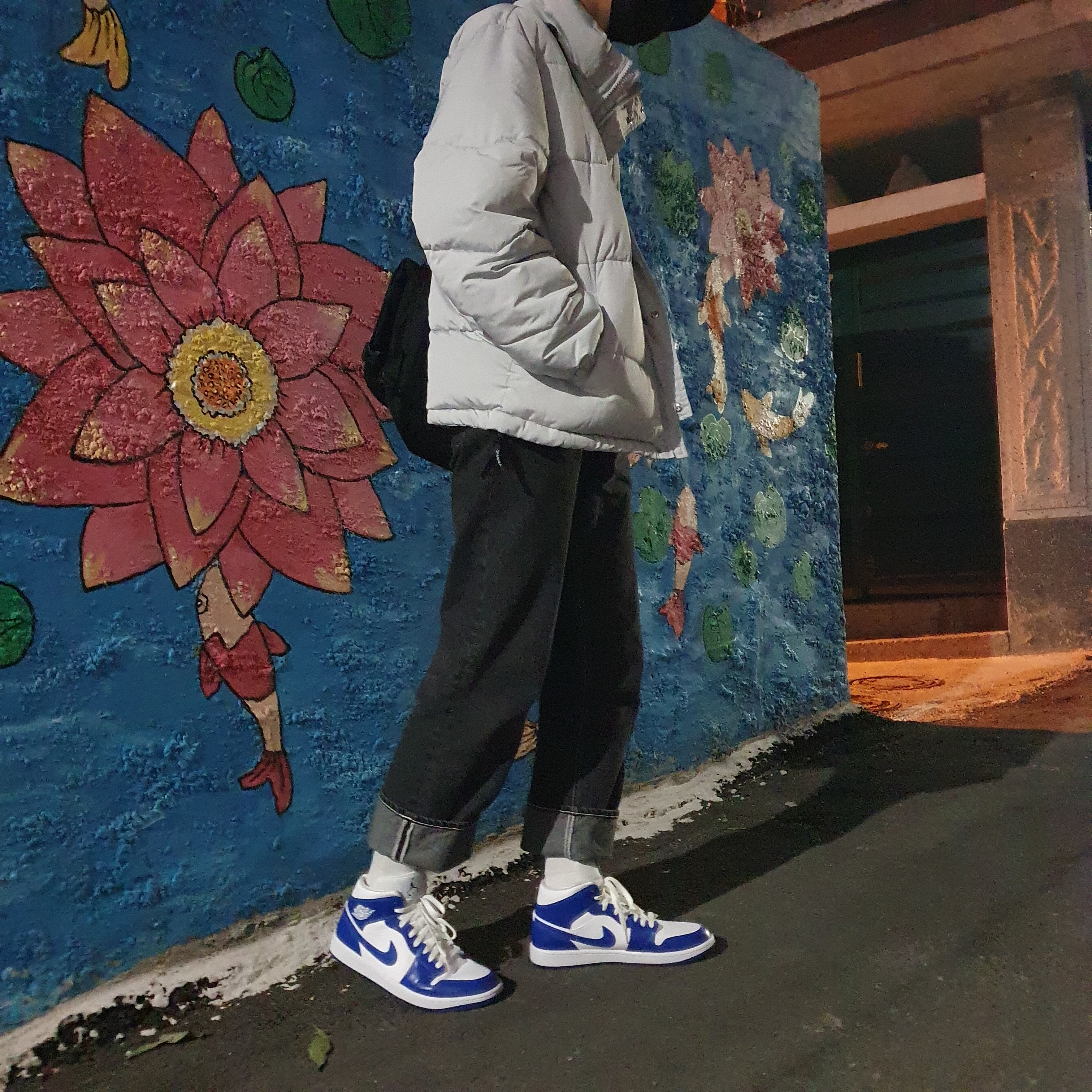 (W) Jordan 1 Mid White Hyper Royal 착용 스타일