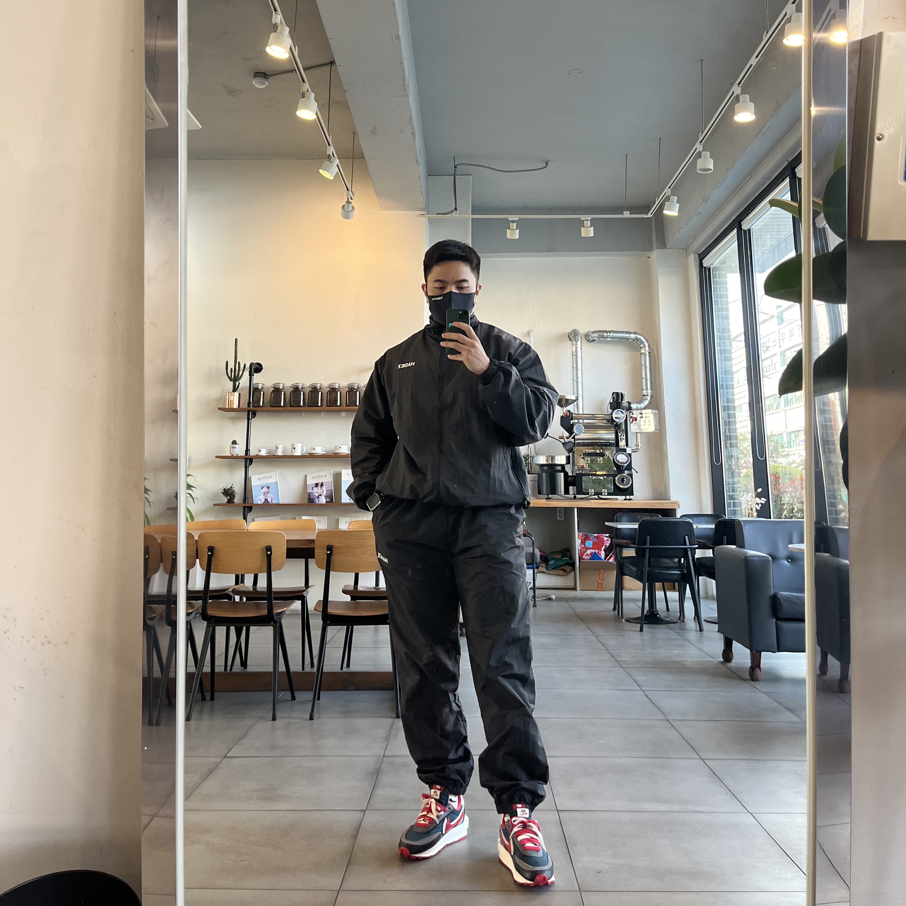 Nike x Sacai x Undercover LDWaffle Midnight Spruce University Red 착용 스타일