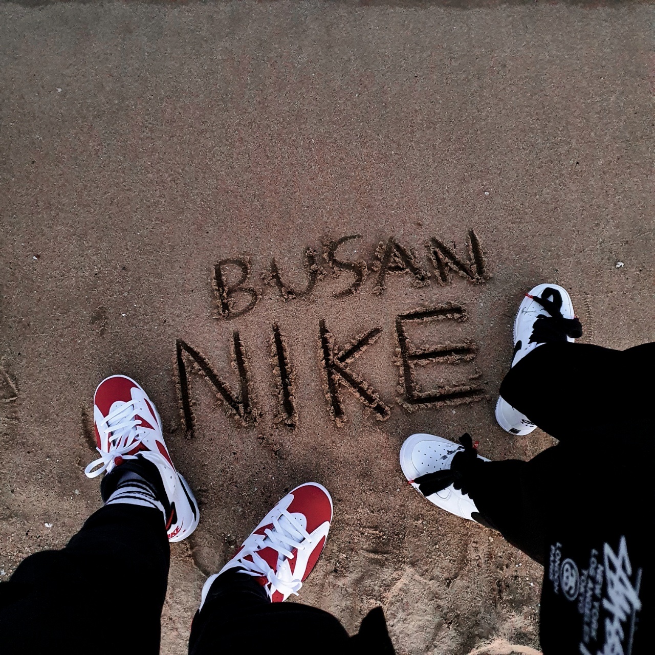 Jordan 6 Retro Carmine 2021, Nike x Peaceminusone Air Force 1 Low Para-Noise 2.0 착용 스타일