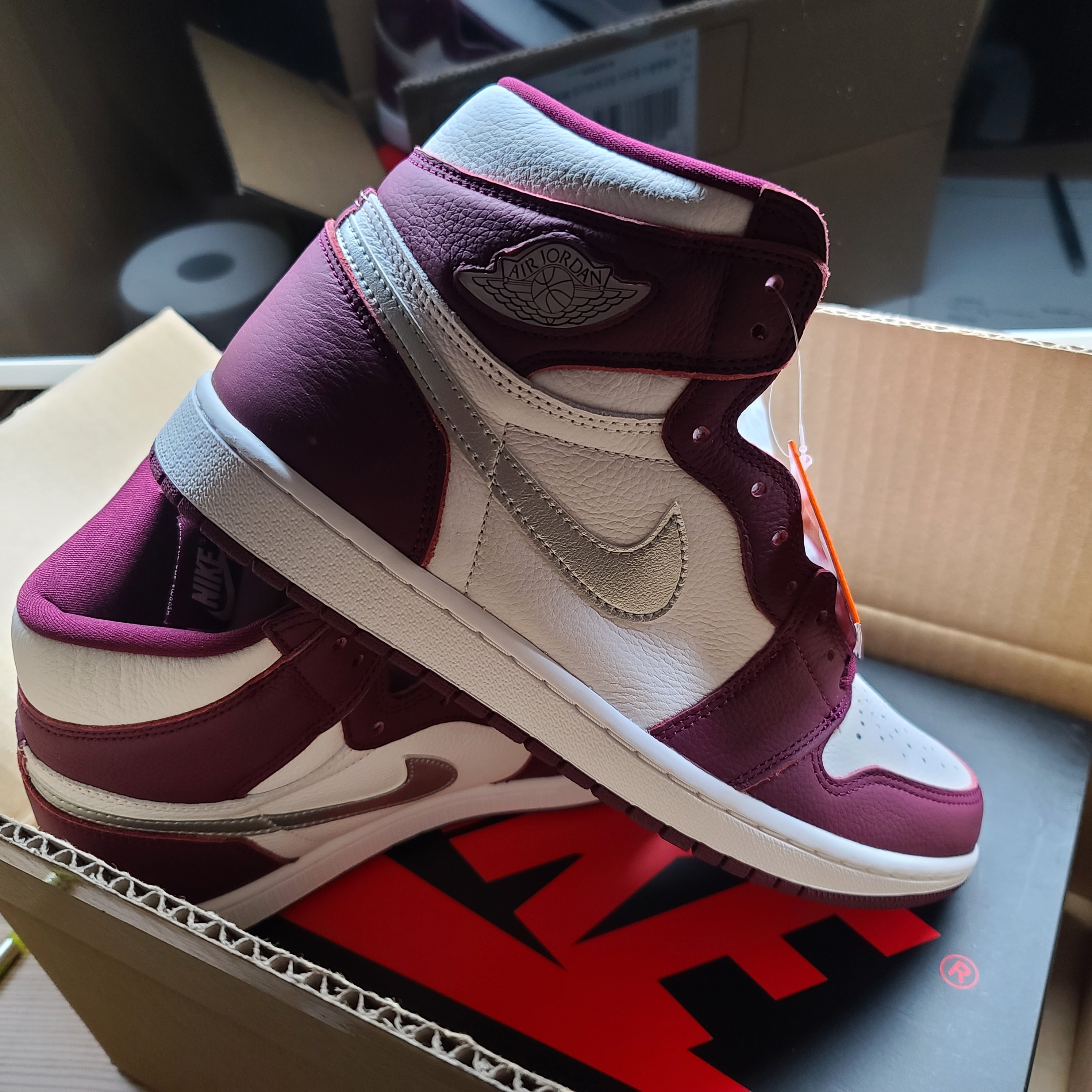 Jordan 1 Retro High OG Bordeaux 착용 스타일