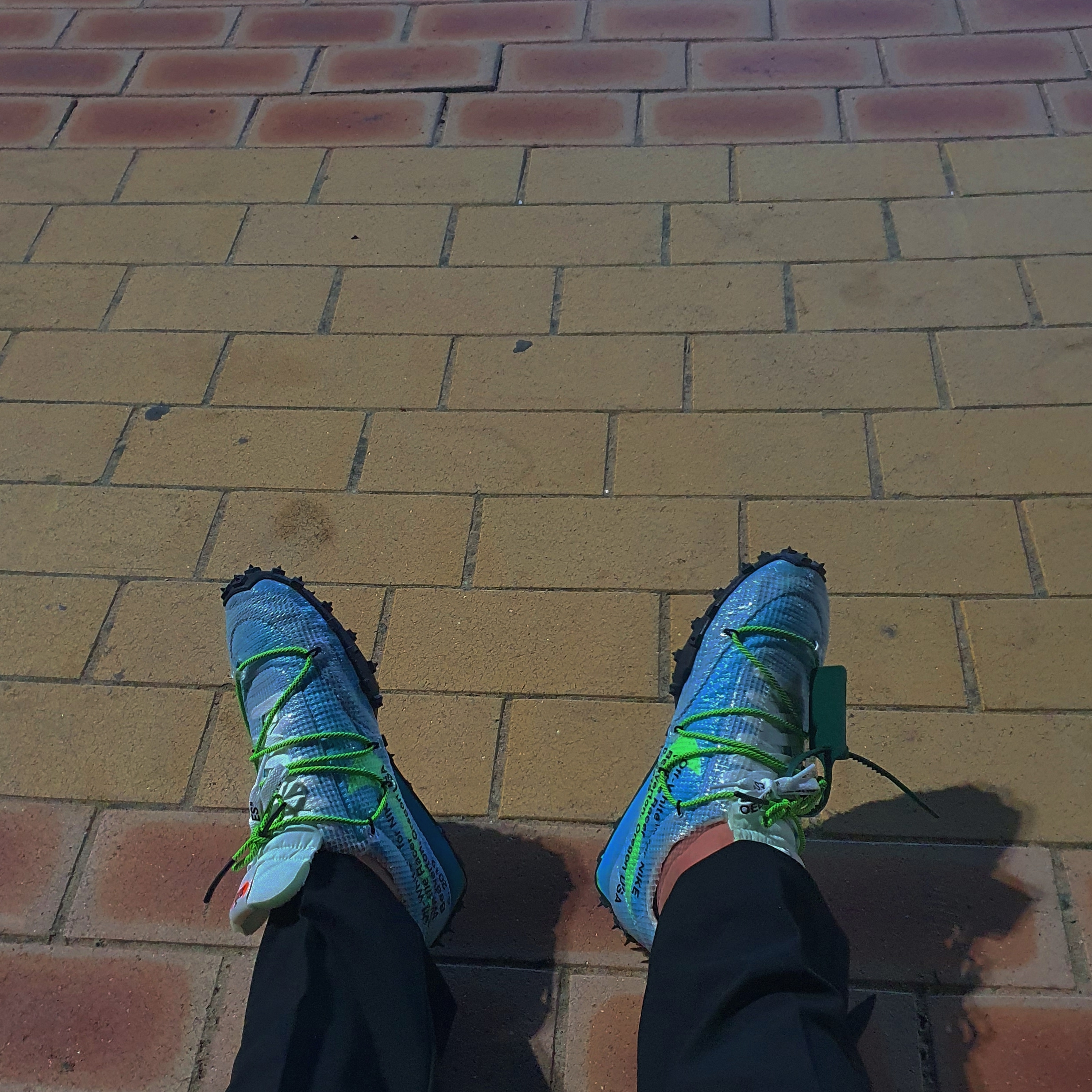 (W) Nike x Off-White Waffle Racer Vivid Sky 착용 스타일