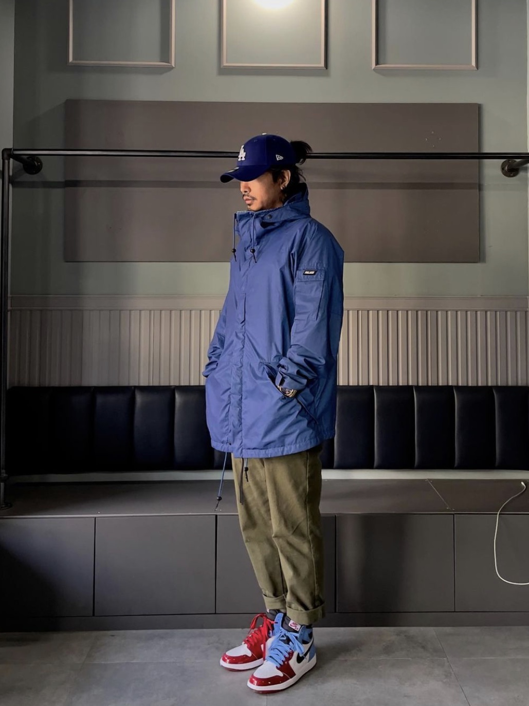 Jordan 1 Retro High Fearless UNC Chicago, Palace Deflector Jacket Cobalt Blue Reflective - 19FW 착용 스타일 - 2