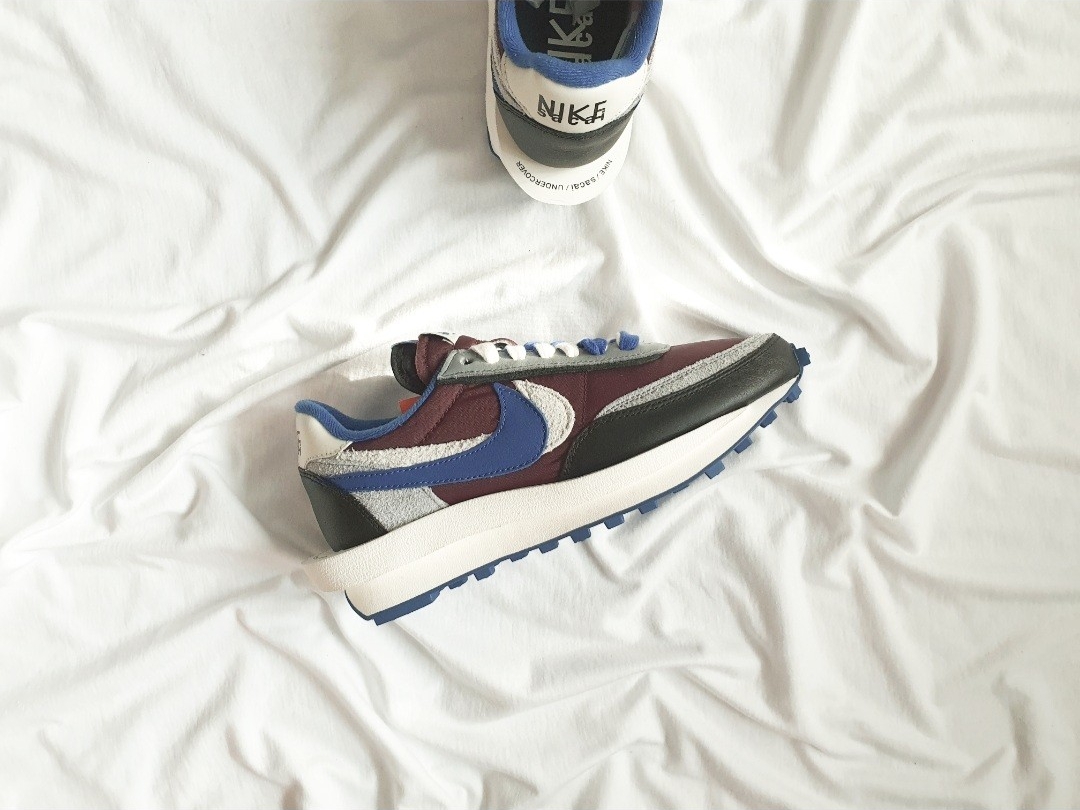Nike x Sacai x Undercover LDWaffle Night Maroon Team Royal 착용 스타일 - 4
