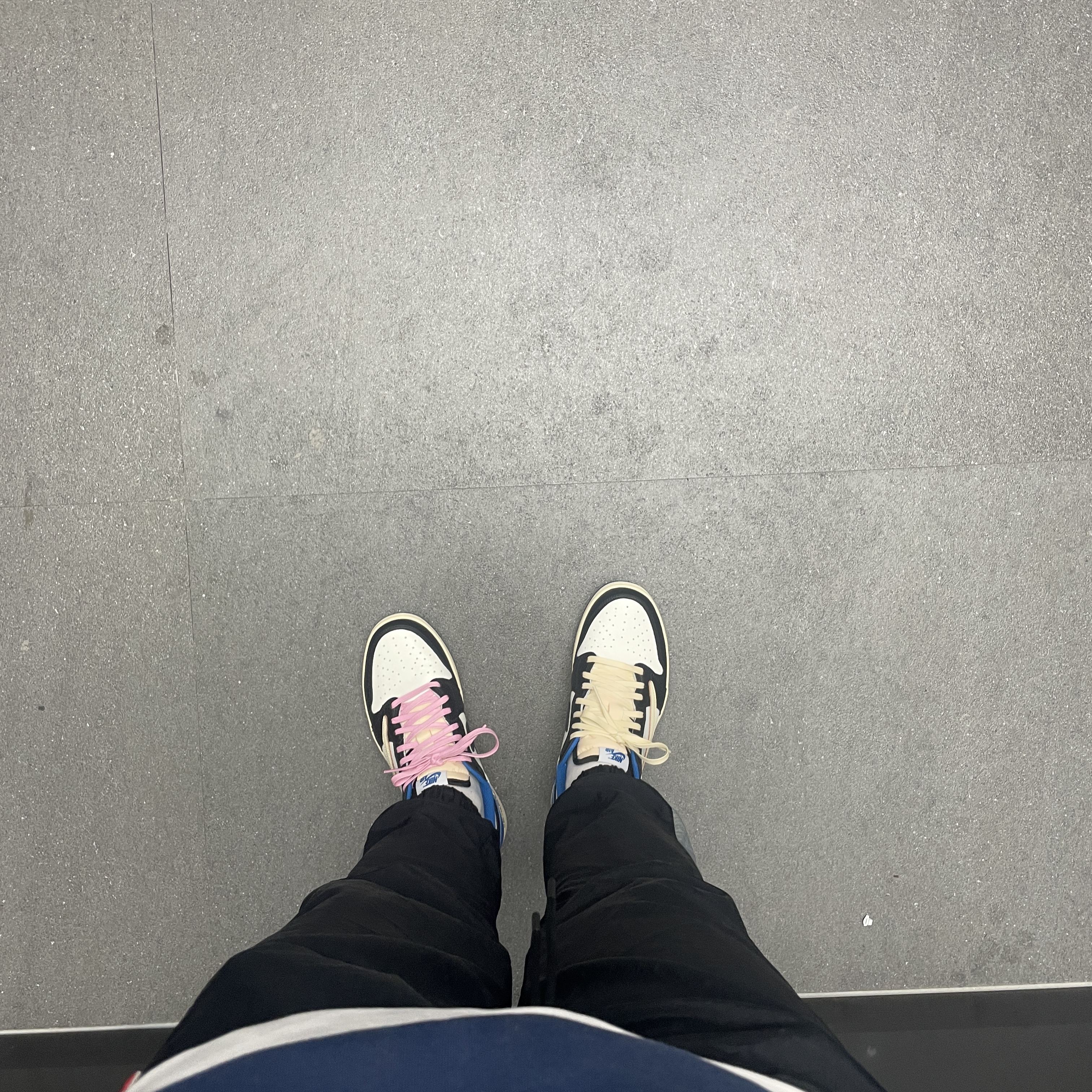 Jordan 1 x Travis Scott x Fragment Retro Low OG SP Military Blue 착용 스타일