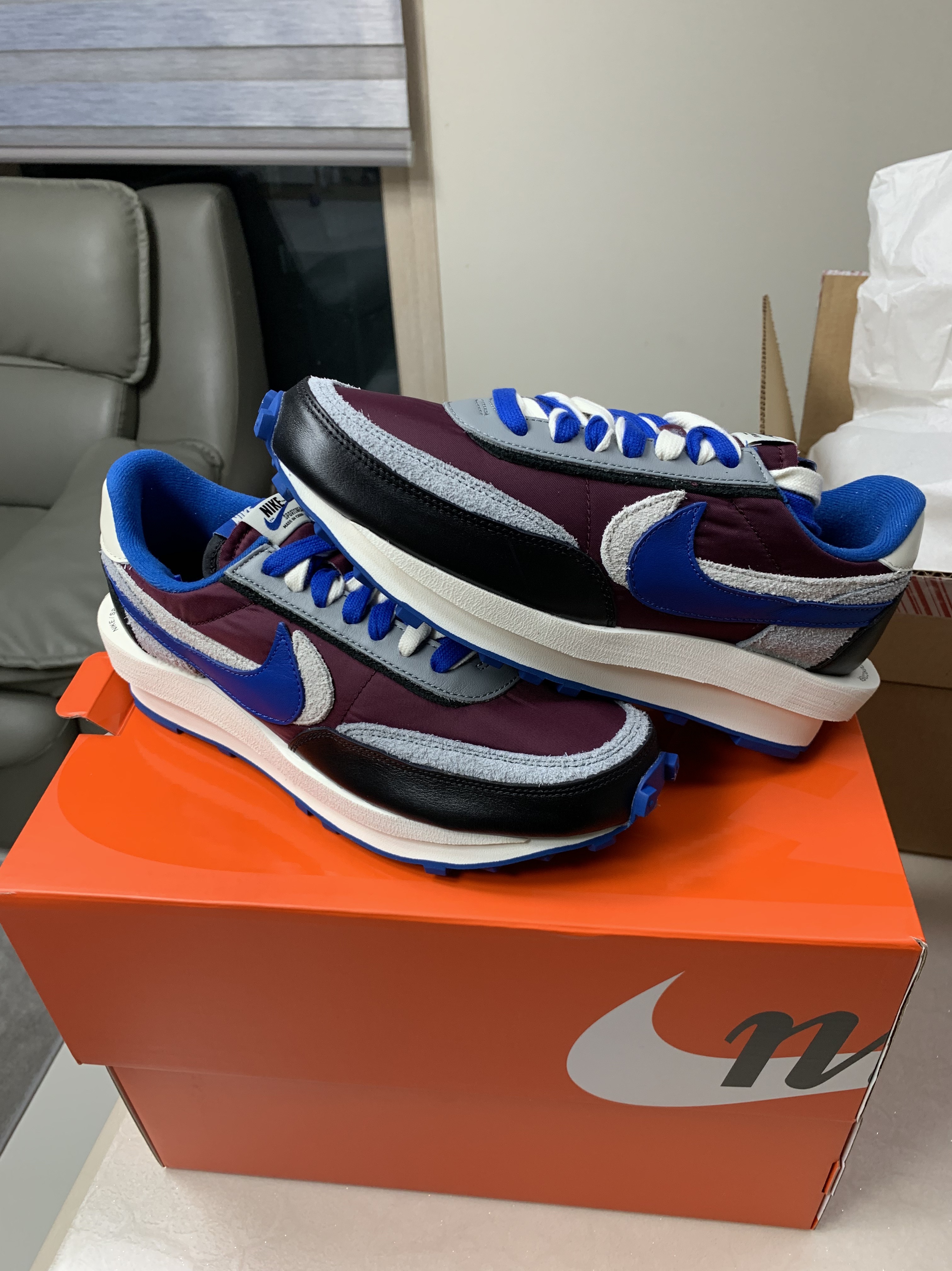 Nike x Sacai x Undercover LDWaffle Night Maroon Team Royal 착용 스타일 - 1
