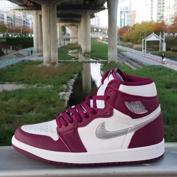 Jordan 1 Retro High OG Bordeaux 착용 스타일 - 1