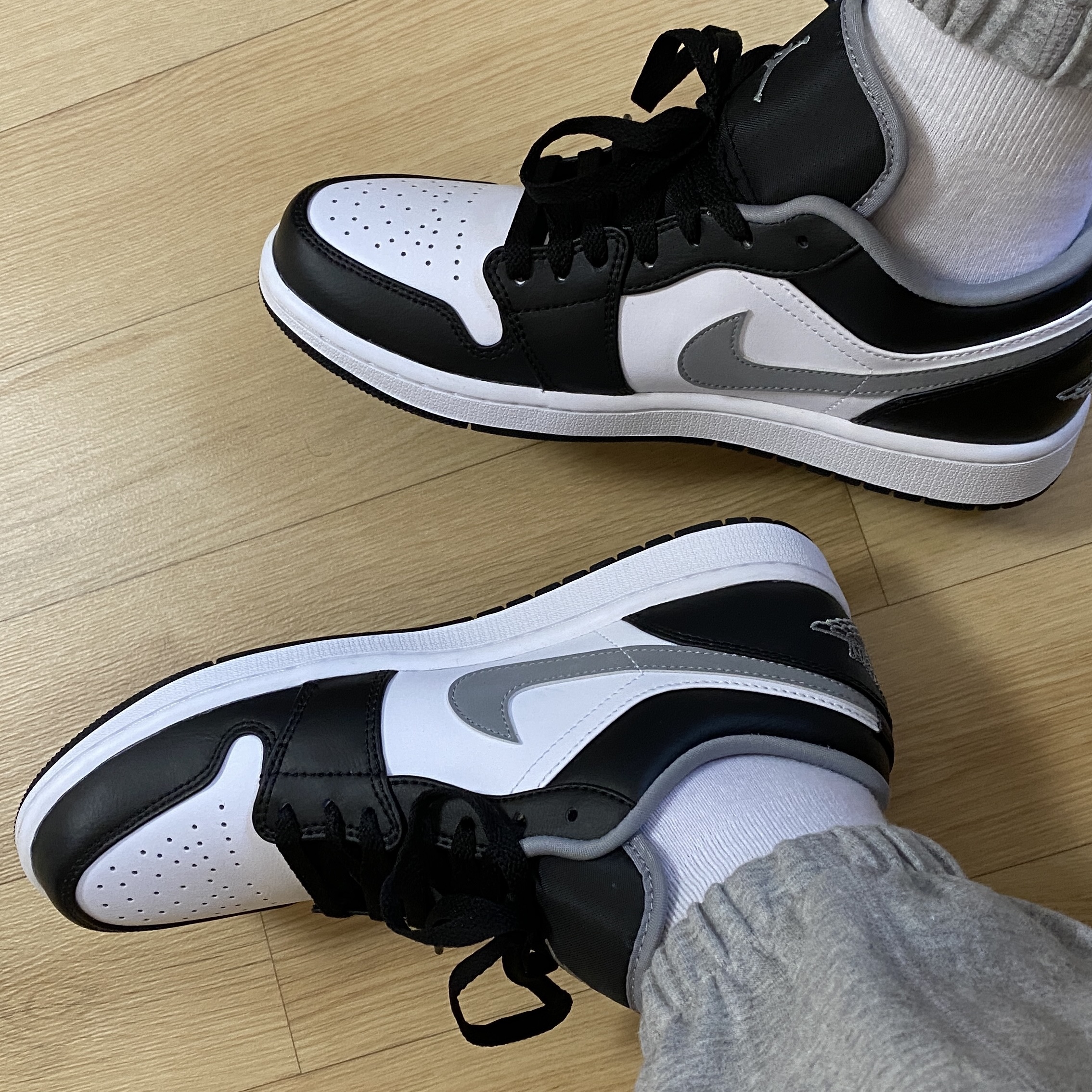 Jordan 1 Low Black Particle Grey 착용 스타일