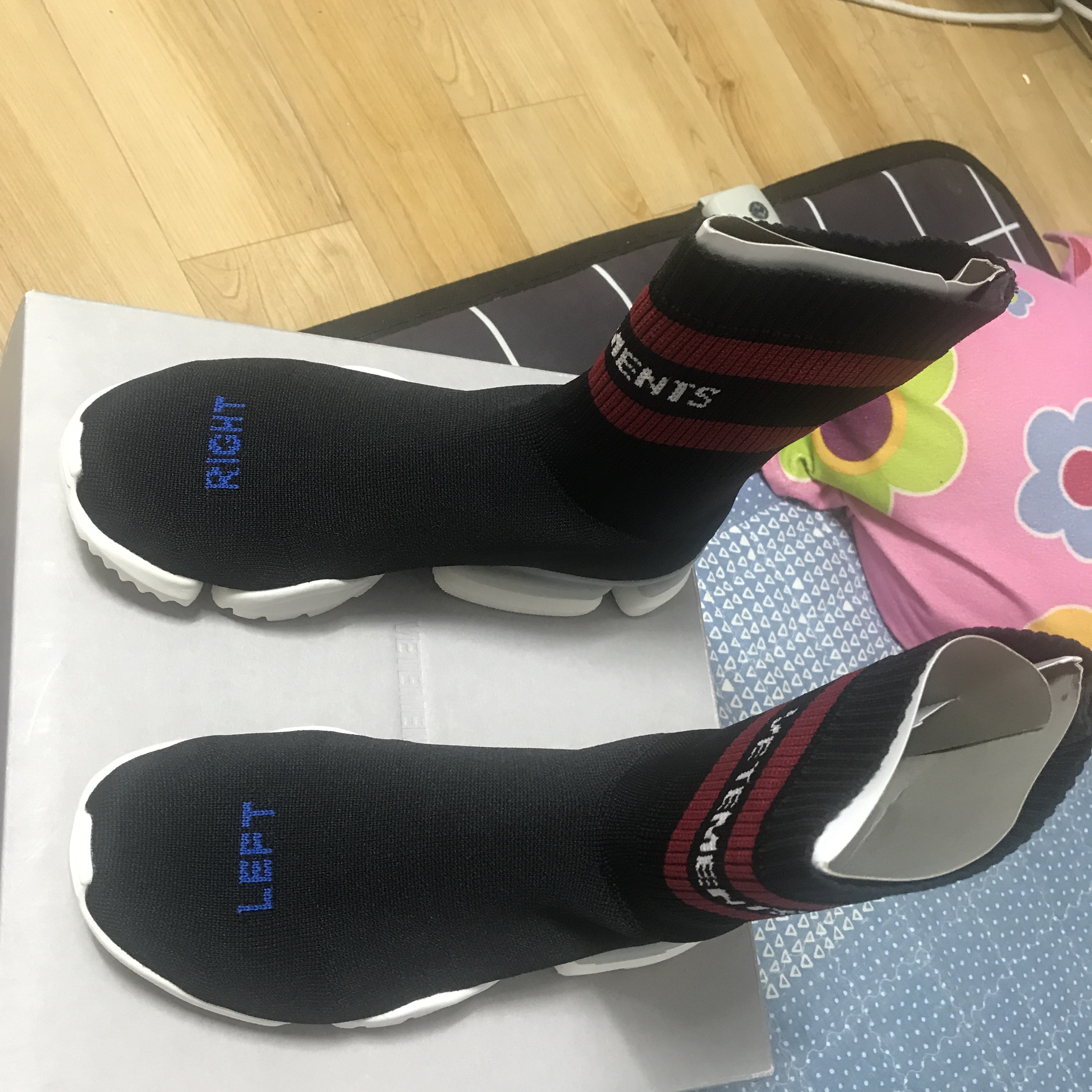 Reebok x Vetements Sock Pump High Top Black 착용 스타일 - 4