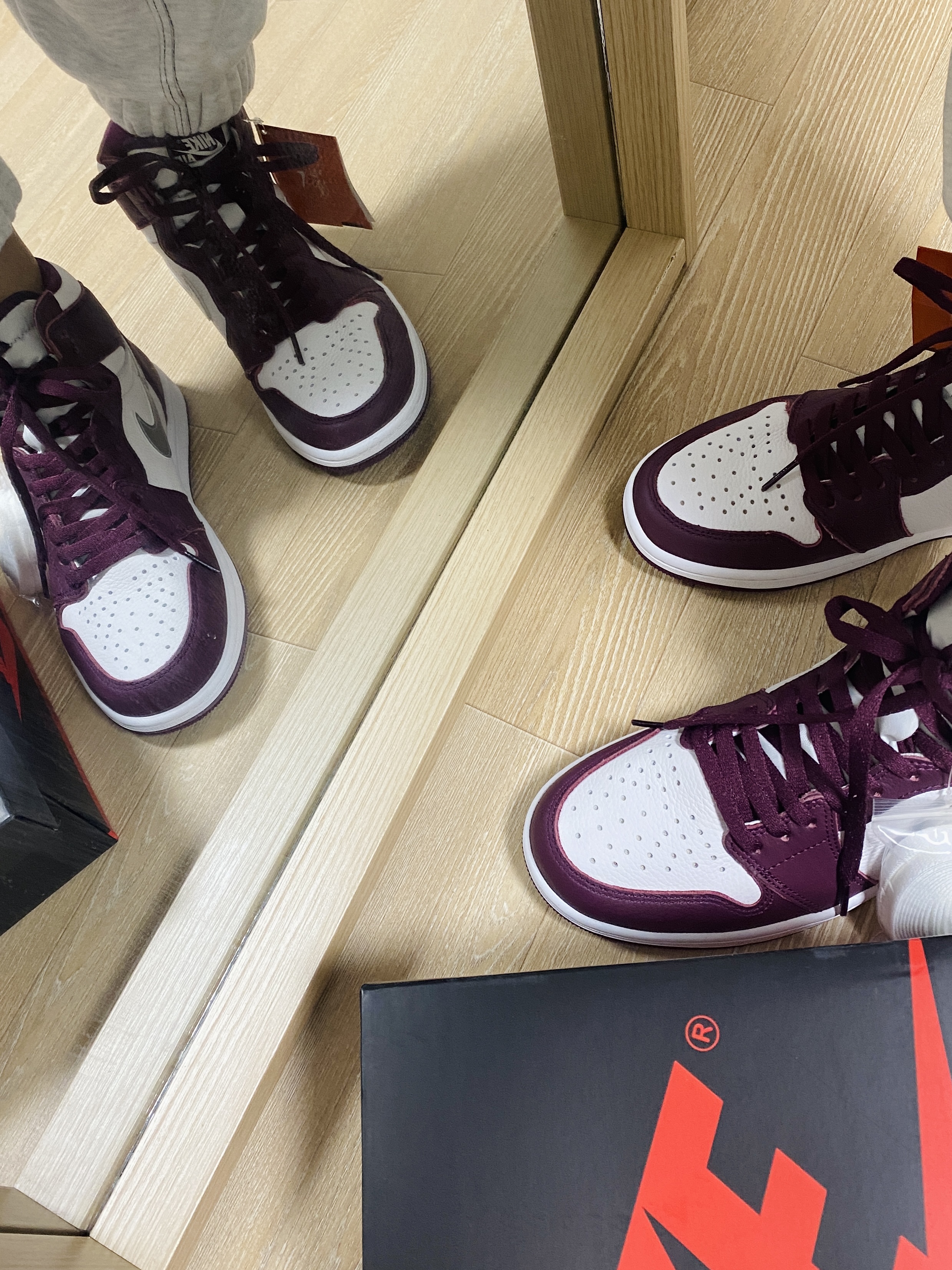 Jordan 1 Retro High OG Bordeaux 착용 스타일