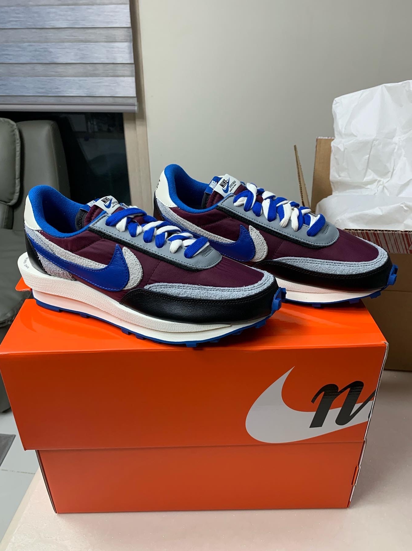 Nike x Sacai x Undercover LDWaffle Night Maroon Team Royal 착용 스타일 - 4