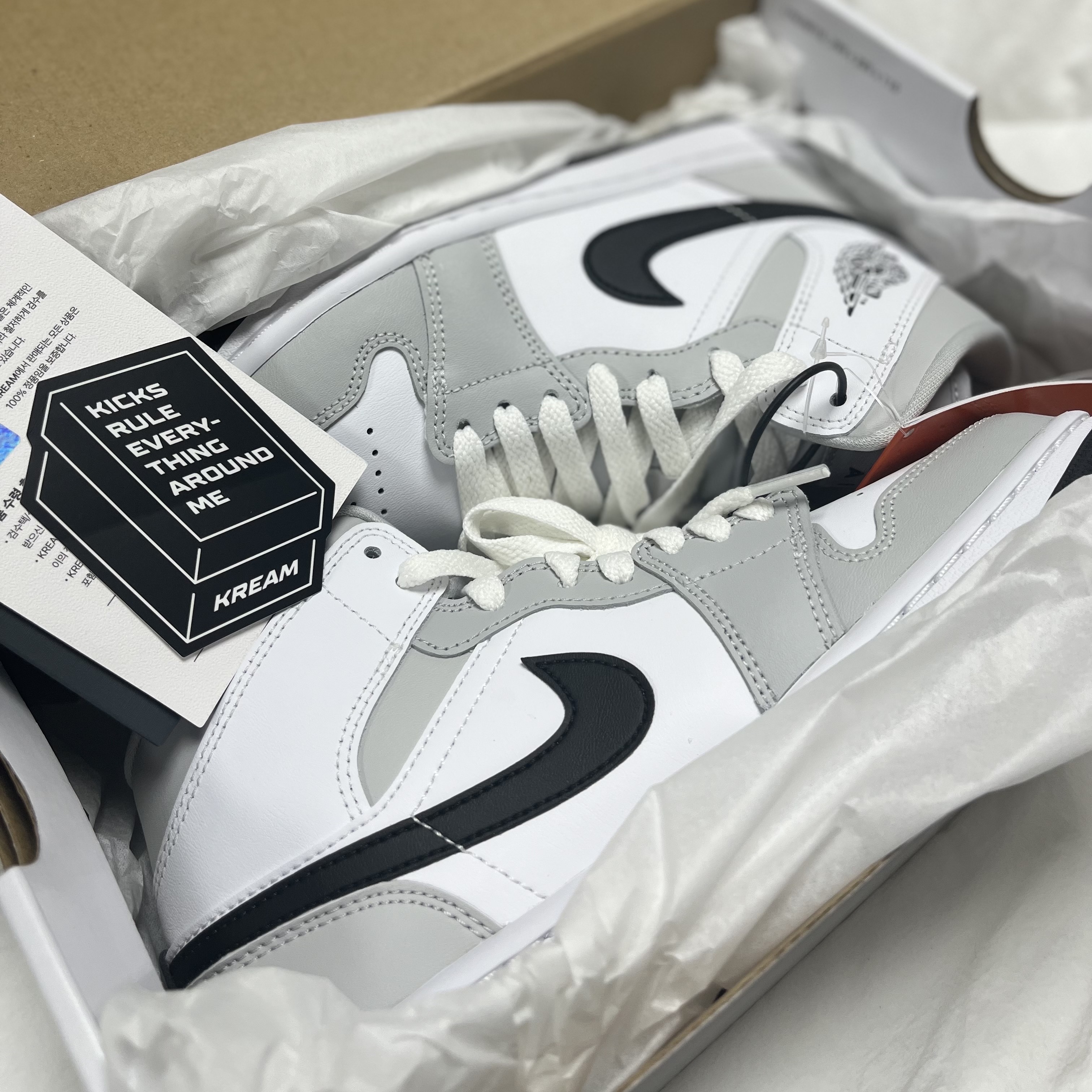 (W) Jordan 1 Mid Grey Fog 착용 스타일 - 1