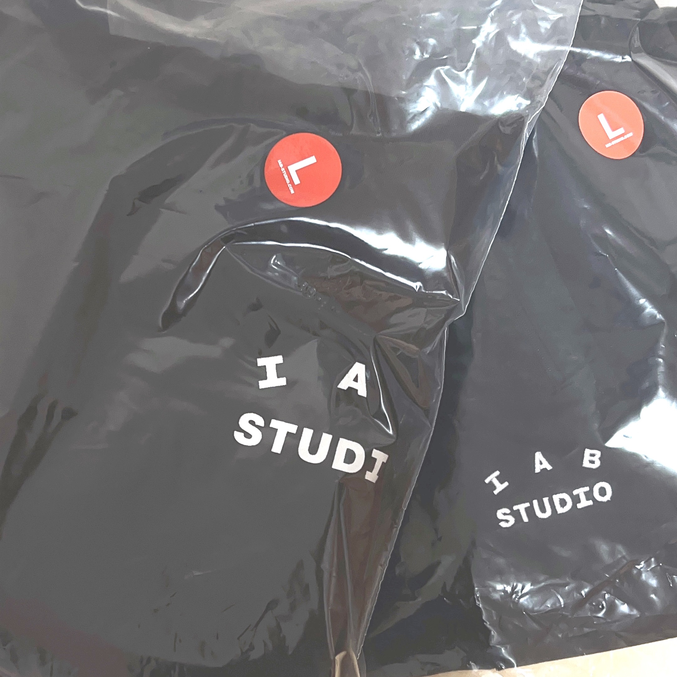 IAB Studio Hoodie Brown, IAB Studio Track Pants Black 착용 스타일