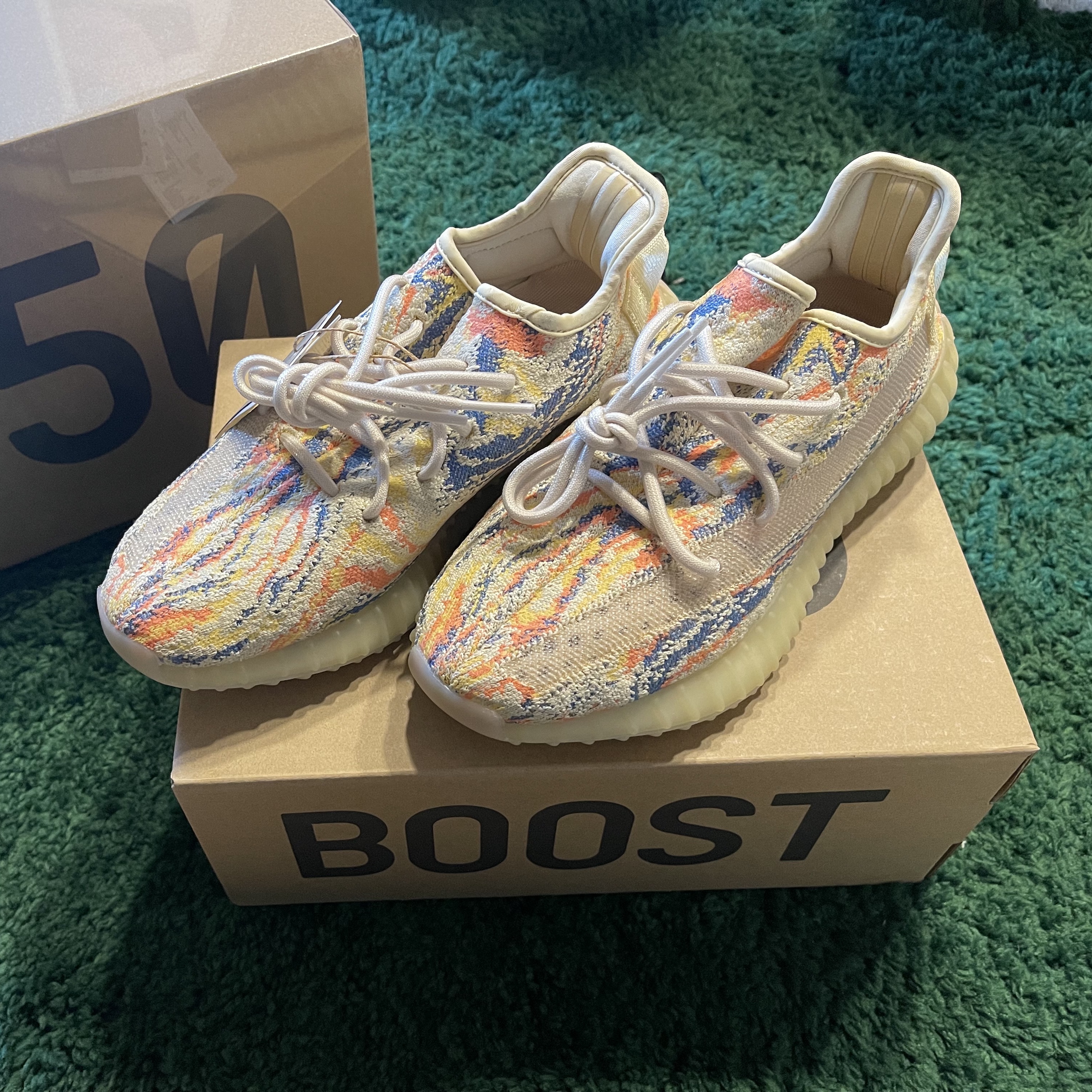 Adidas Yeezy Boost 350 V2 MX Oat 착용 스타일 - 1