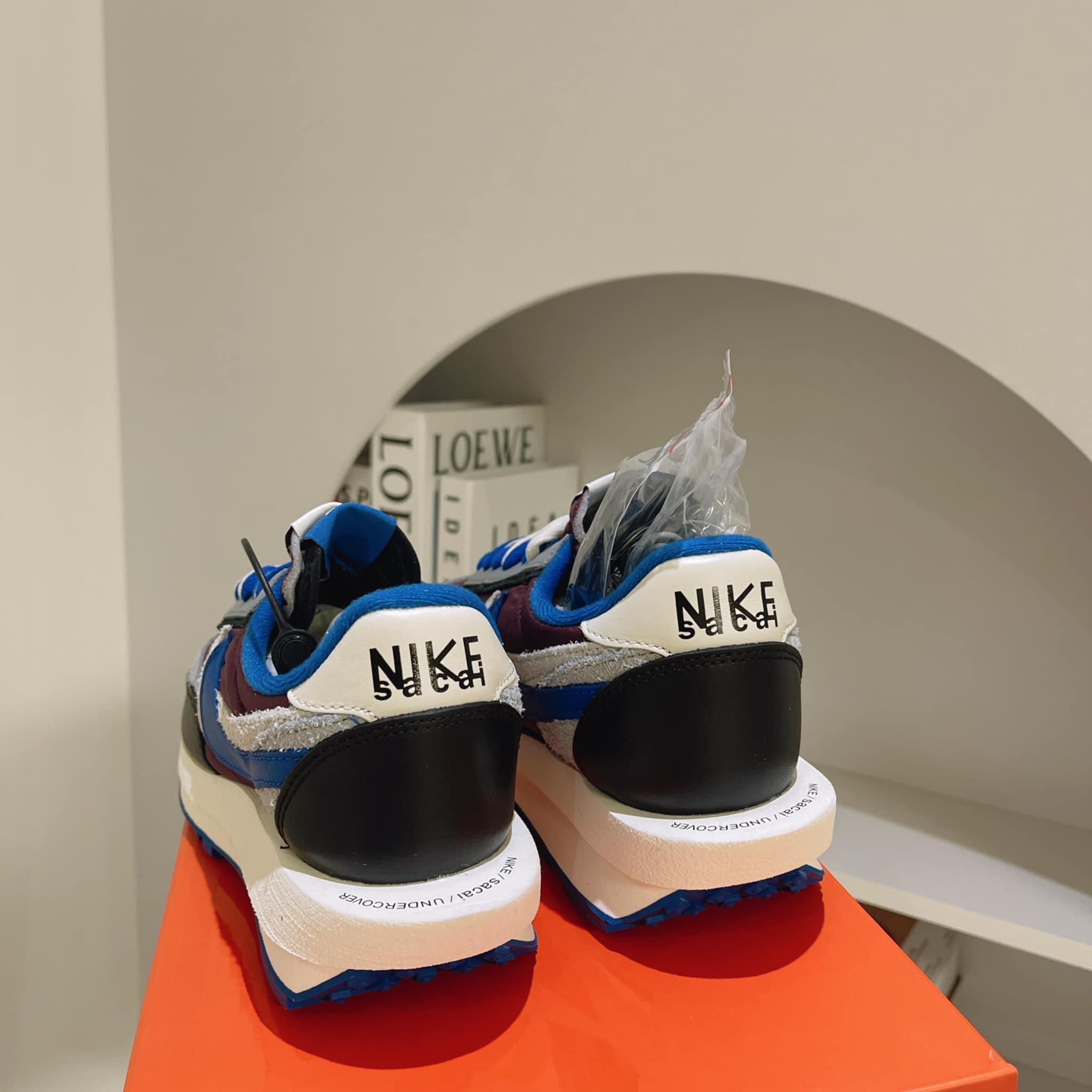 Nike x Sacai x Undercover LDWaffle Night Maroon Team Royal 착용 스타일 - 4
