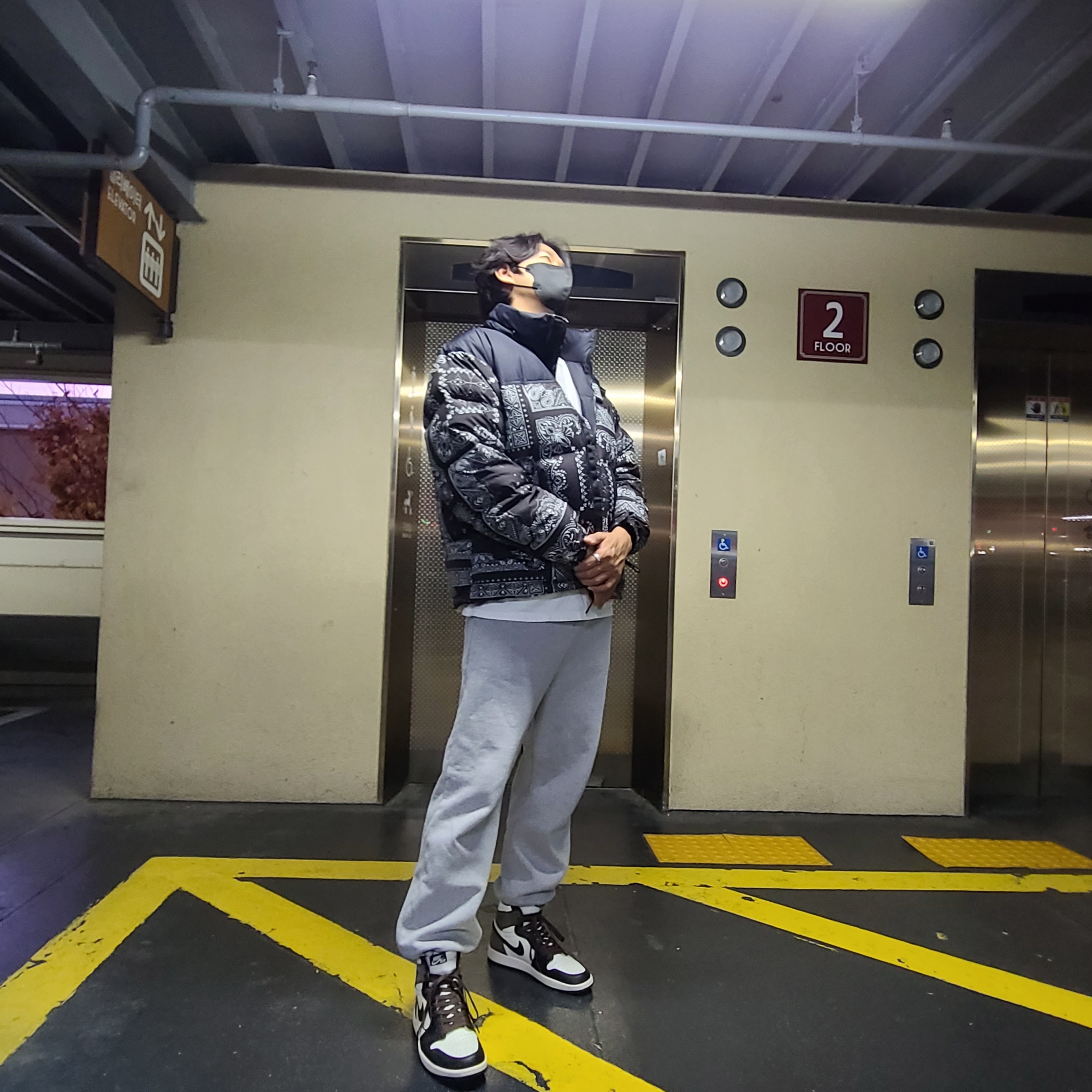 Jordan 1 Retro High OG Black Mocha, The North Face 1996 Novelty Nuptse Jacket Real Black - 21FW 착용 스타일