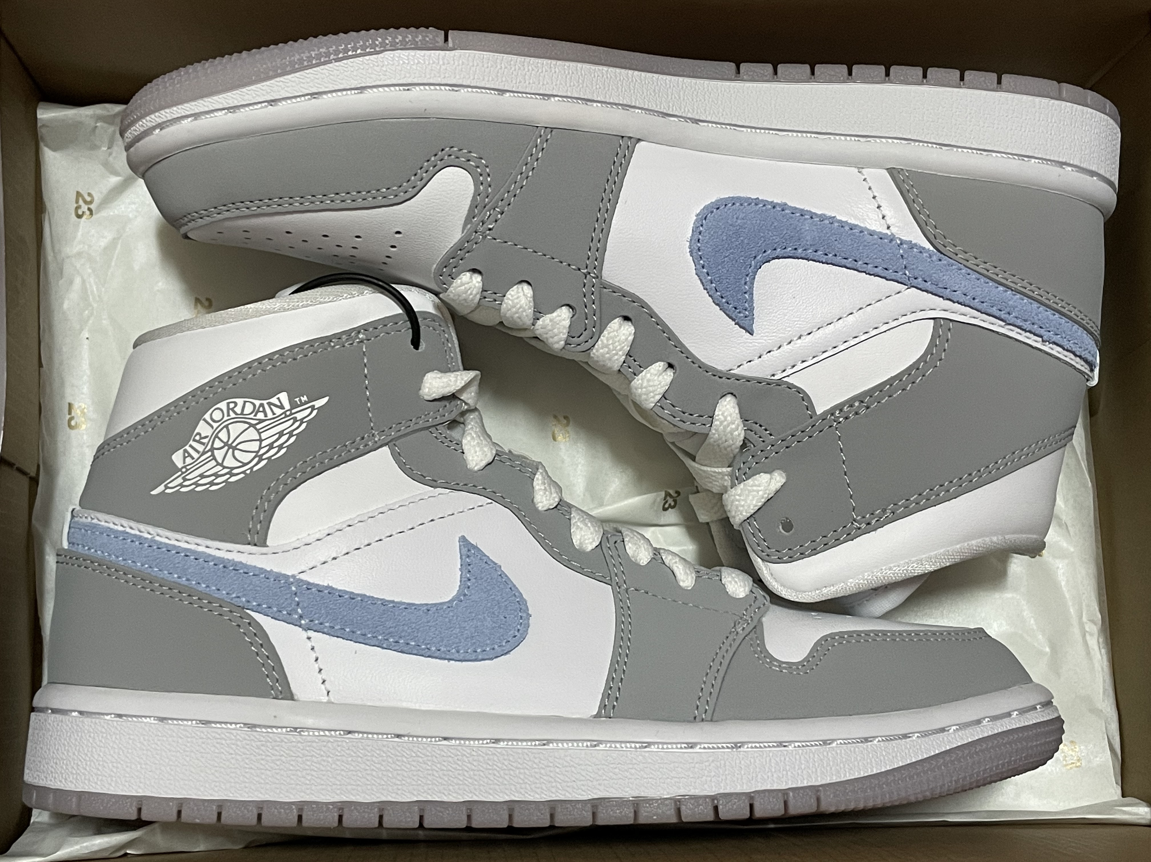 (W) Jordan 1 Mid Wolf Grey 착용 스타일 - 1