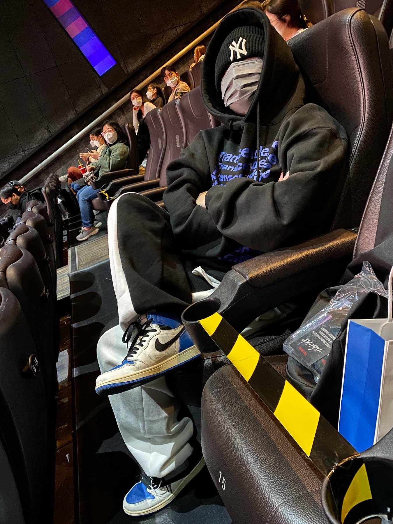 Jordan 1 x Travis Scott x Fragment Retro High OG SP Military Blue 착용 스타일