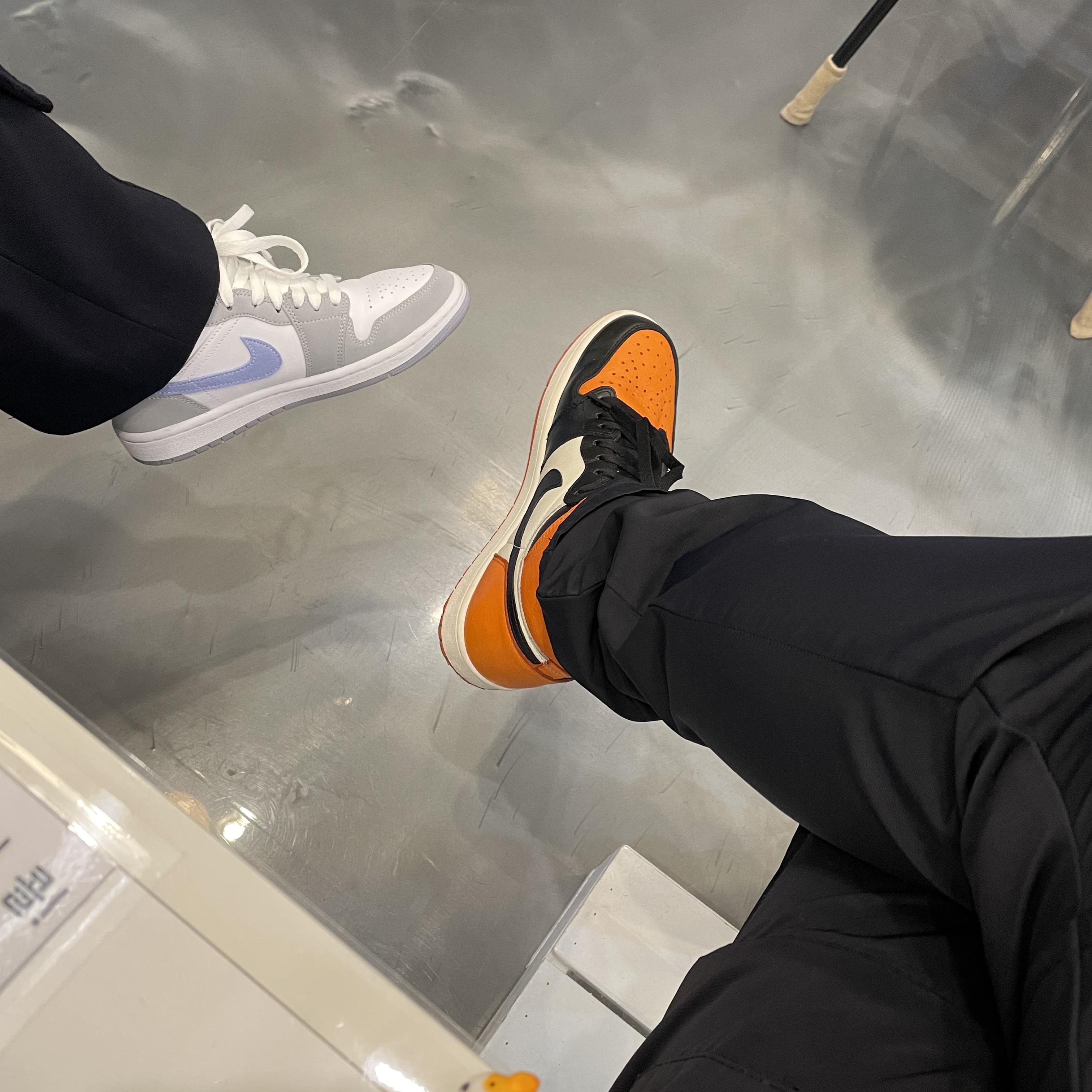 Jordan 1 Retro Shattered Backboard, (W) Jordan 1 Mid Wolf Grey 착용 스타일