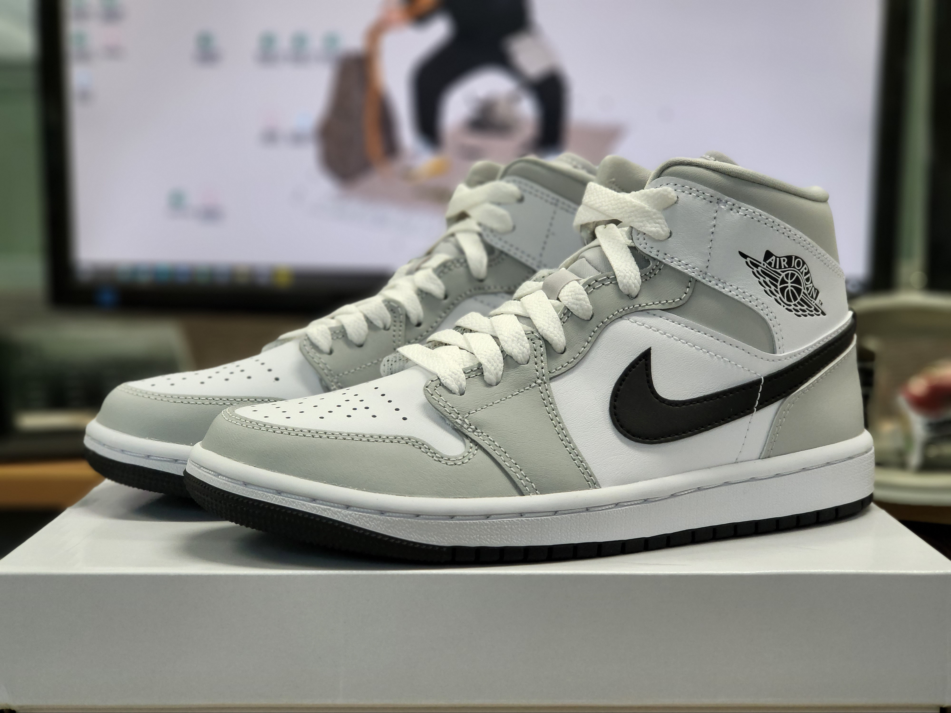 (W) Jordan 1 Mid Grey Fog 착용 스타일