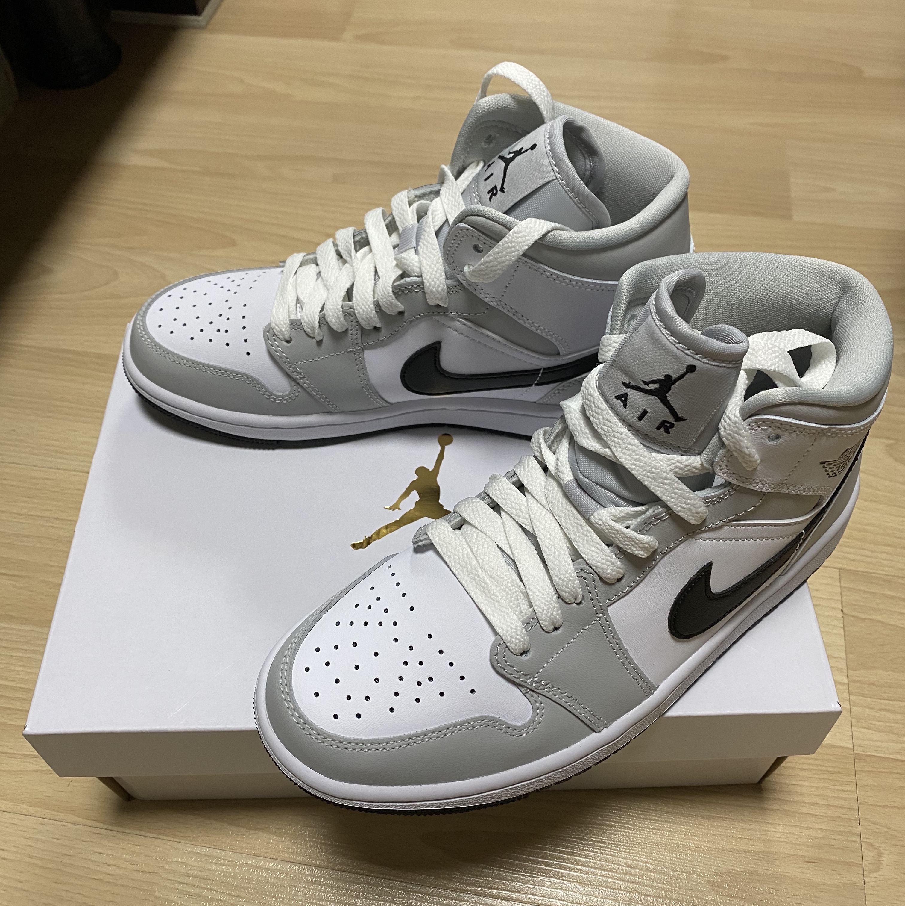 (W) Jordan 1 Mid Grey Fog 착용 스타일 - 2