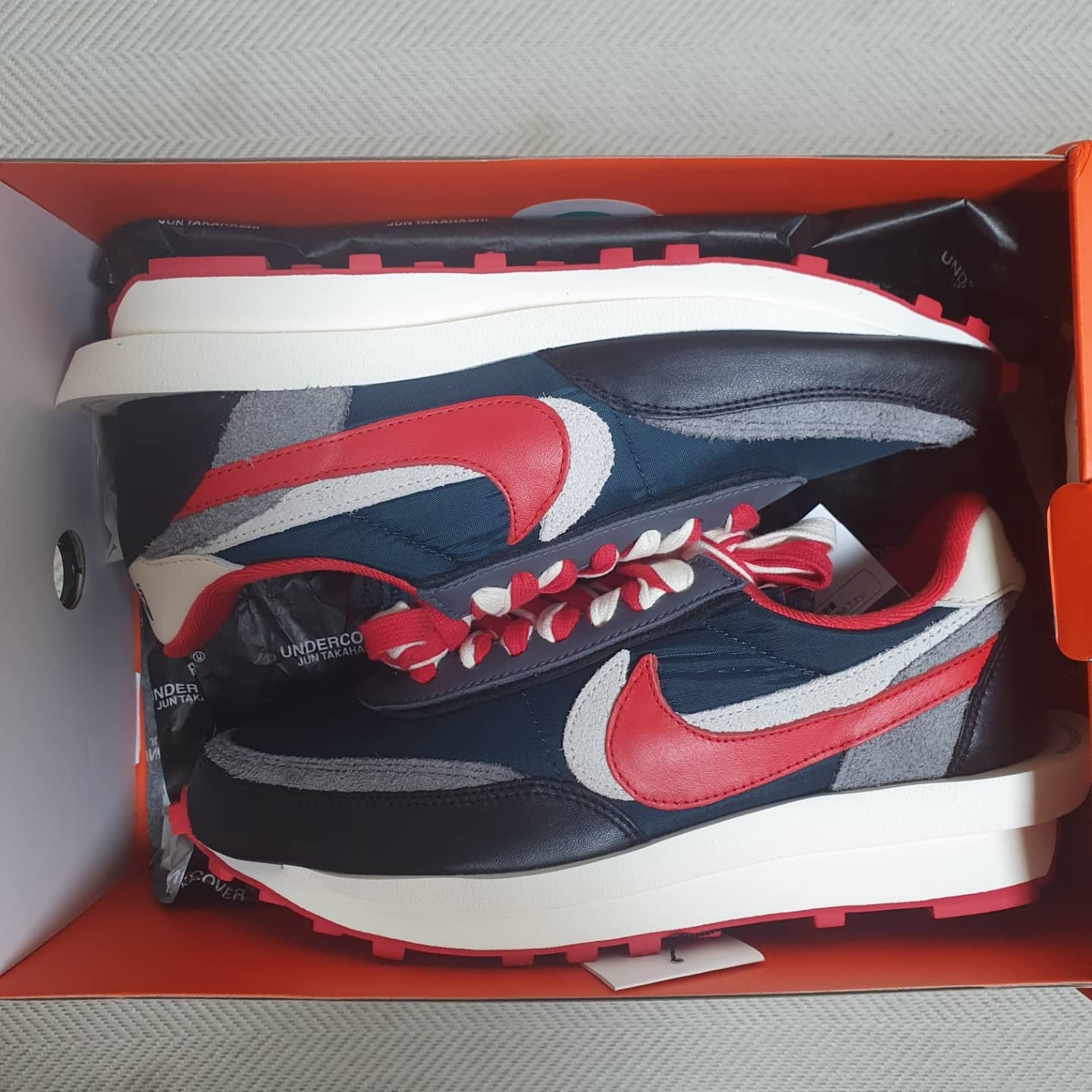 Nike x Sacai x Undercover LDWaffle Midnight Spruce University Red 착용 스타일 - 2