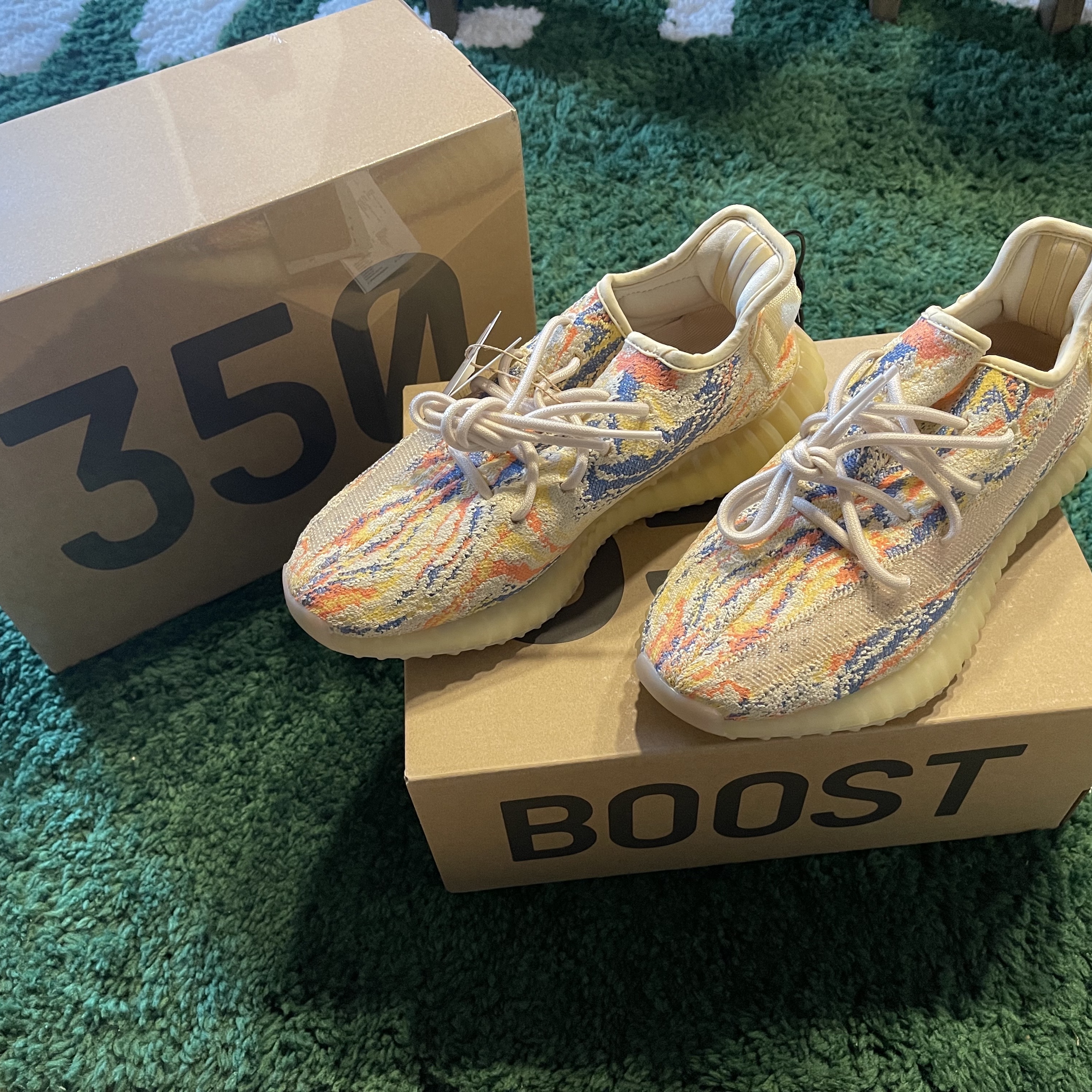 Adidas Yeezy Boost 350 V2 MX Oat 착용 스타일 - 2