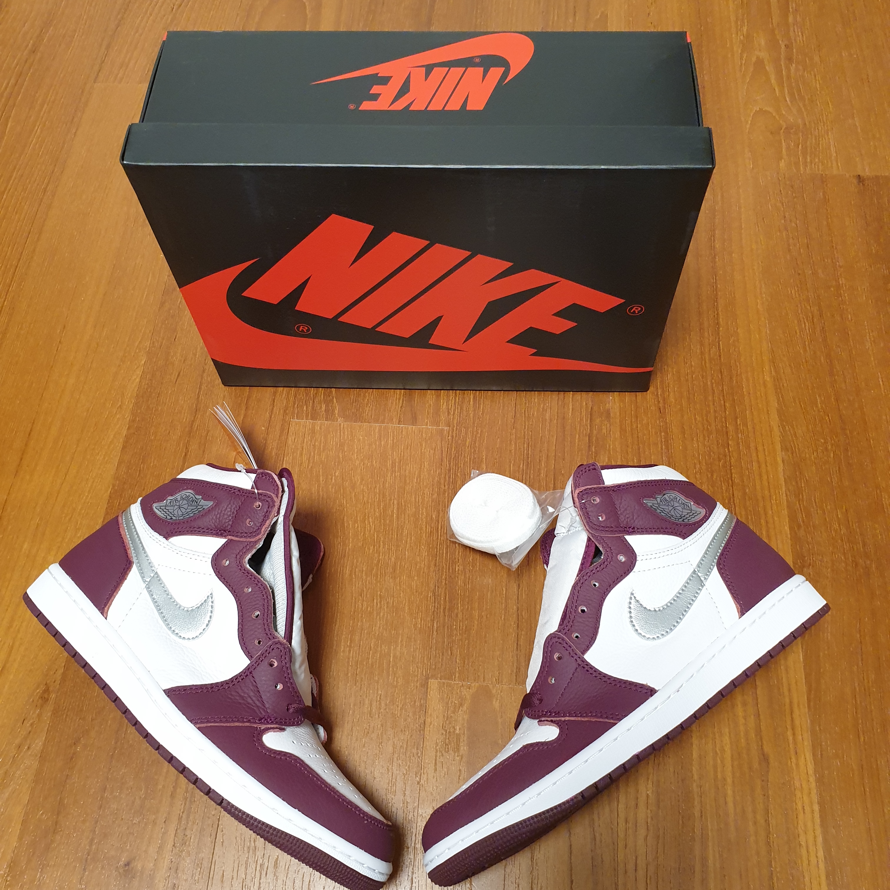 Jordan 1 Retro High OG Bordeaux 착용 스타일 - 2