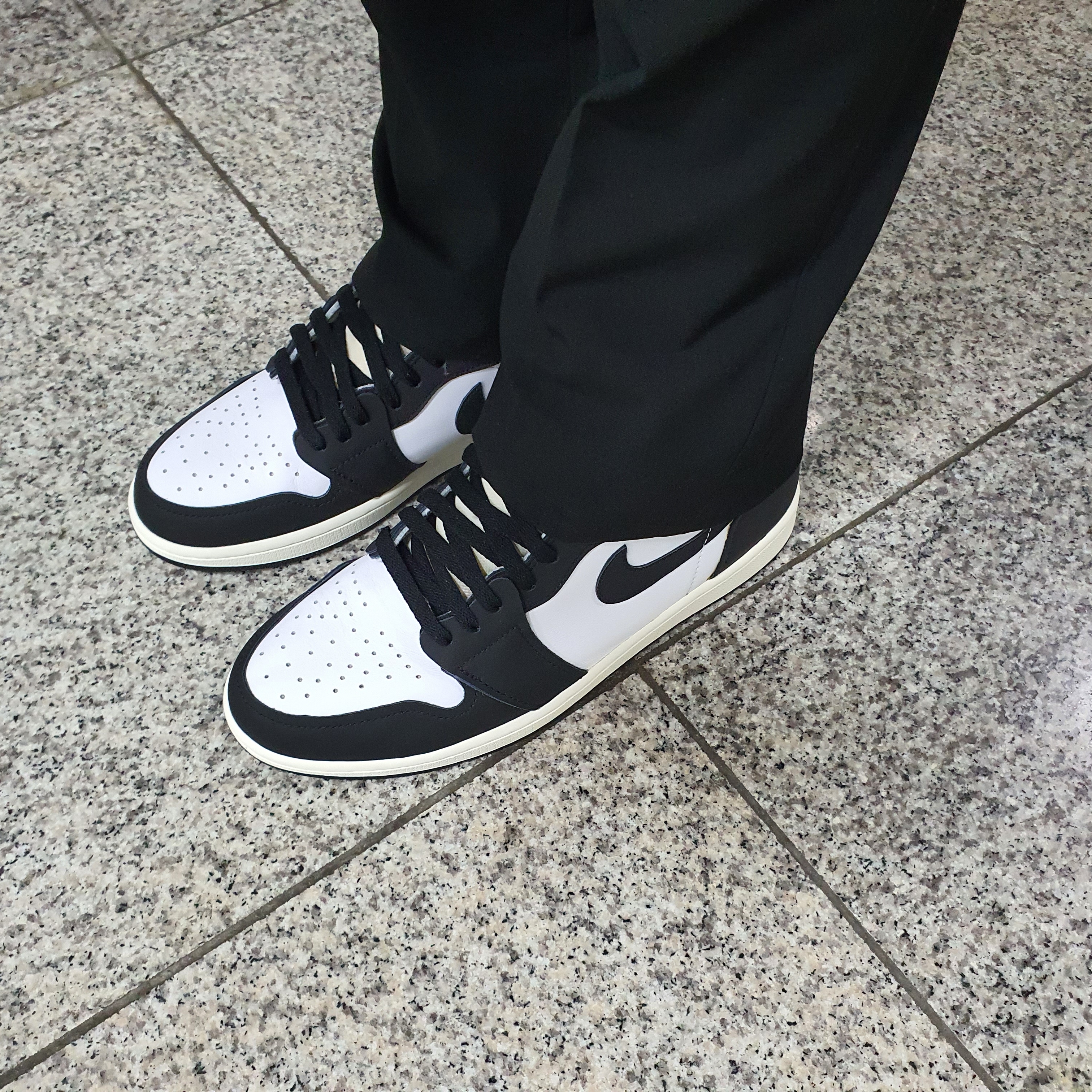 Jordan 1 Retro High OG Volt Gold 착용 스타일 - 1