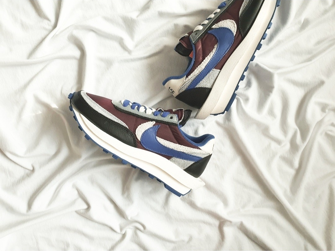 Nike x Sacai x Undercover LDWaffle Night Maroon Team Royal 착용 스타일 - 2