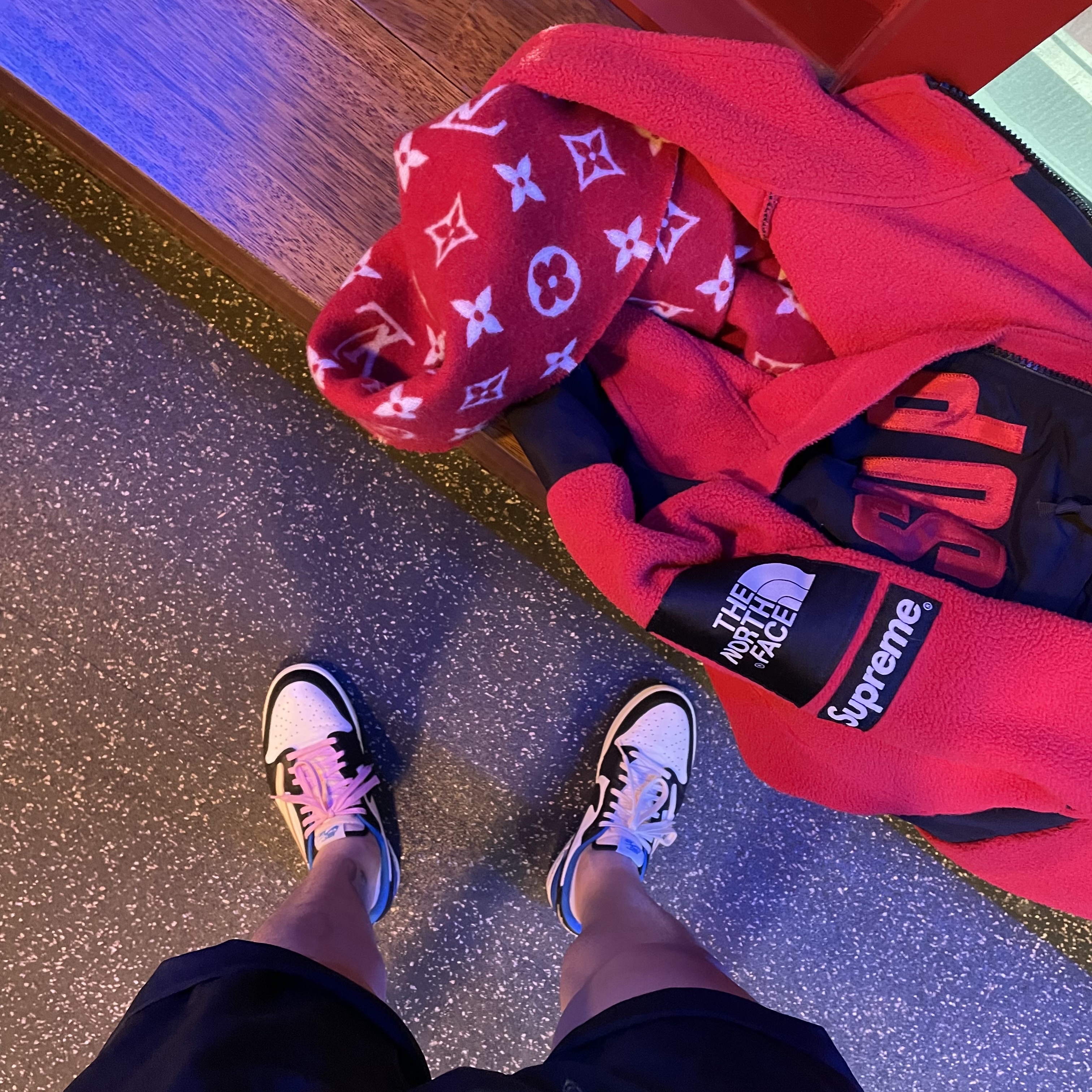 Jordan 1 x Travis Scott x Fragment Retro Low OG SP Military Blue, Supreme x The North Face Arc Logo Denali Fleece Jacket Red - 19SS 착용 스타일