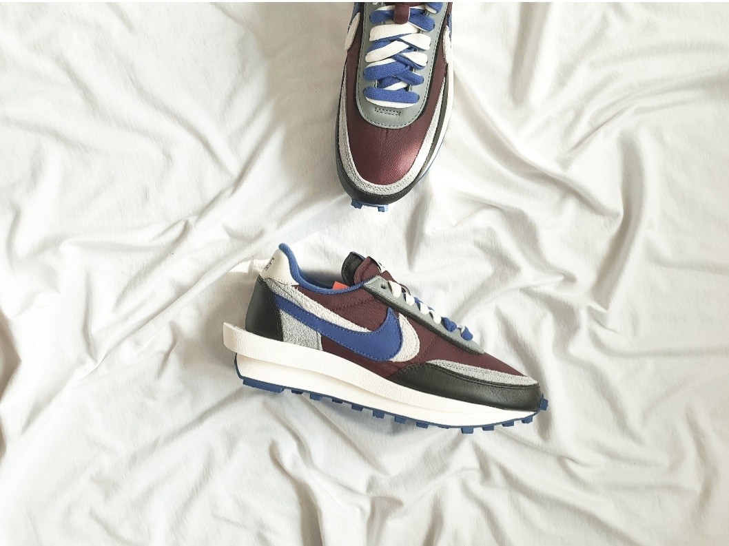 Nike x Sacai x Undercover LDWaffle Night Maroon Team Royal 착용 스타일 - 3