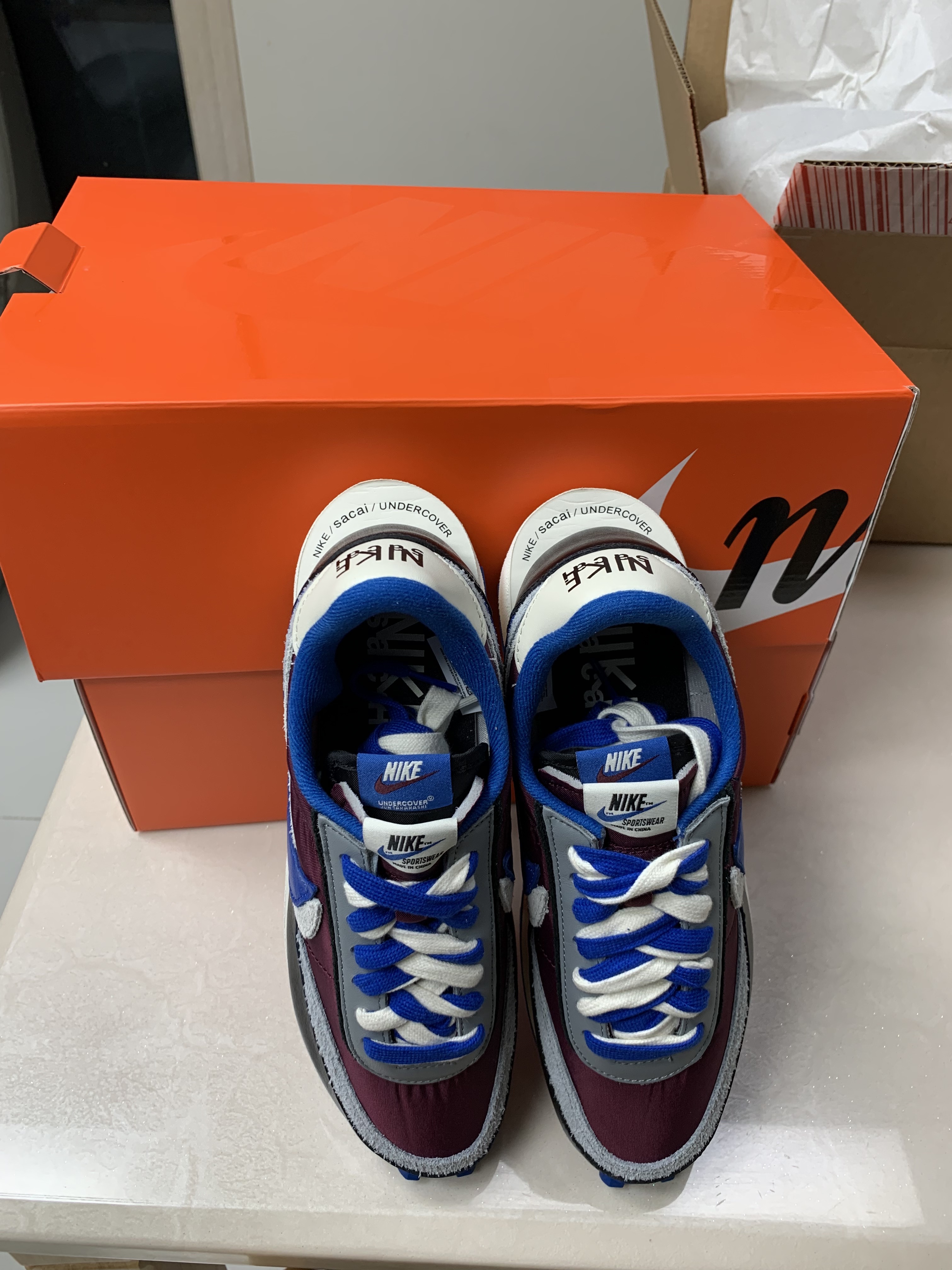 Nike x Sacai x Undercover LDWaffle Night Maroon Team Royal 착용 스타일 - 3