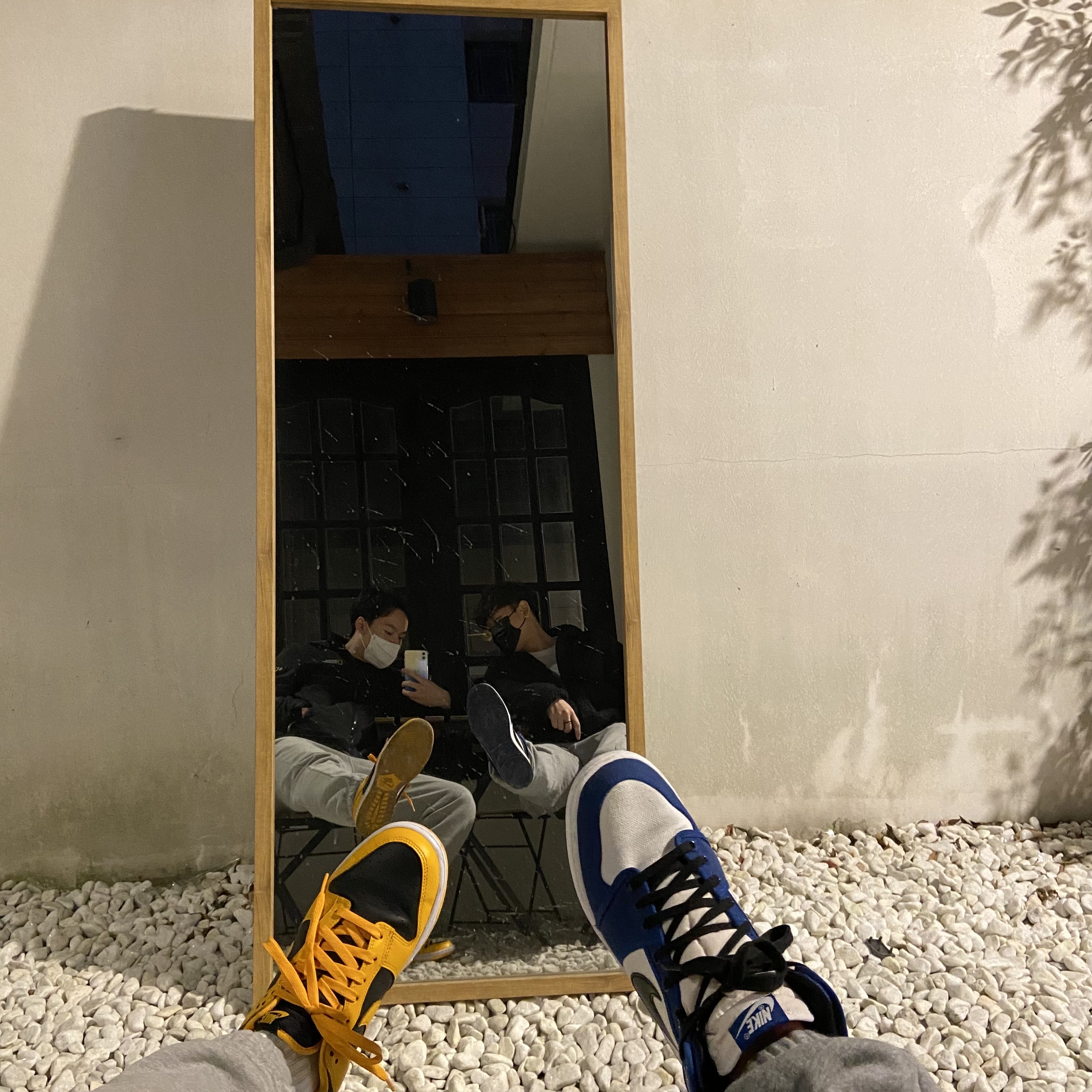 Jordan 1 KO Storm Blue, Nike Dunk Low Retro Championship Goldenrod 착용 스타일